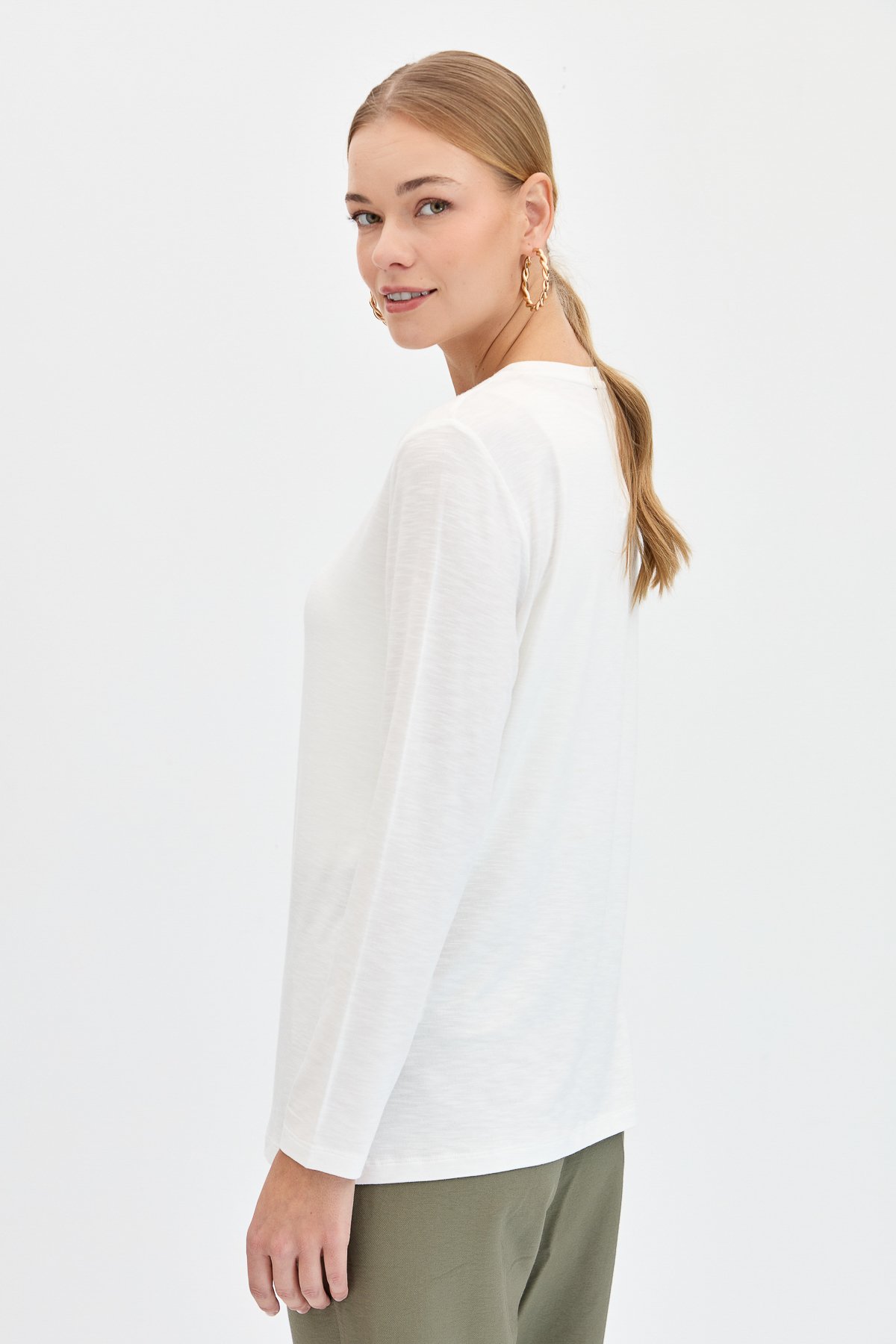 KMY24093Kadın Sıfır Yaka Flamlı Kumaş Basic Penye Bluz Ekru