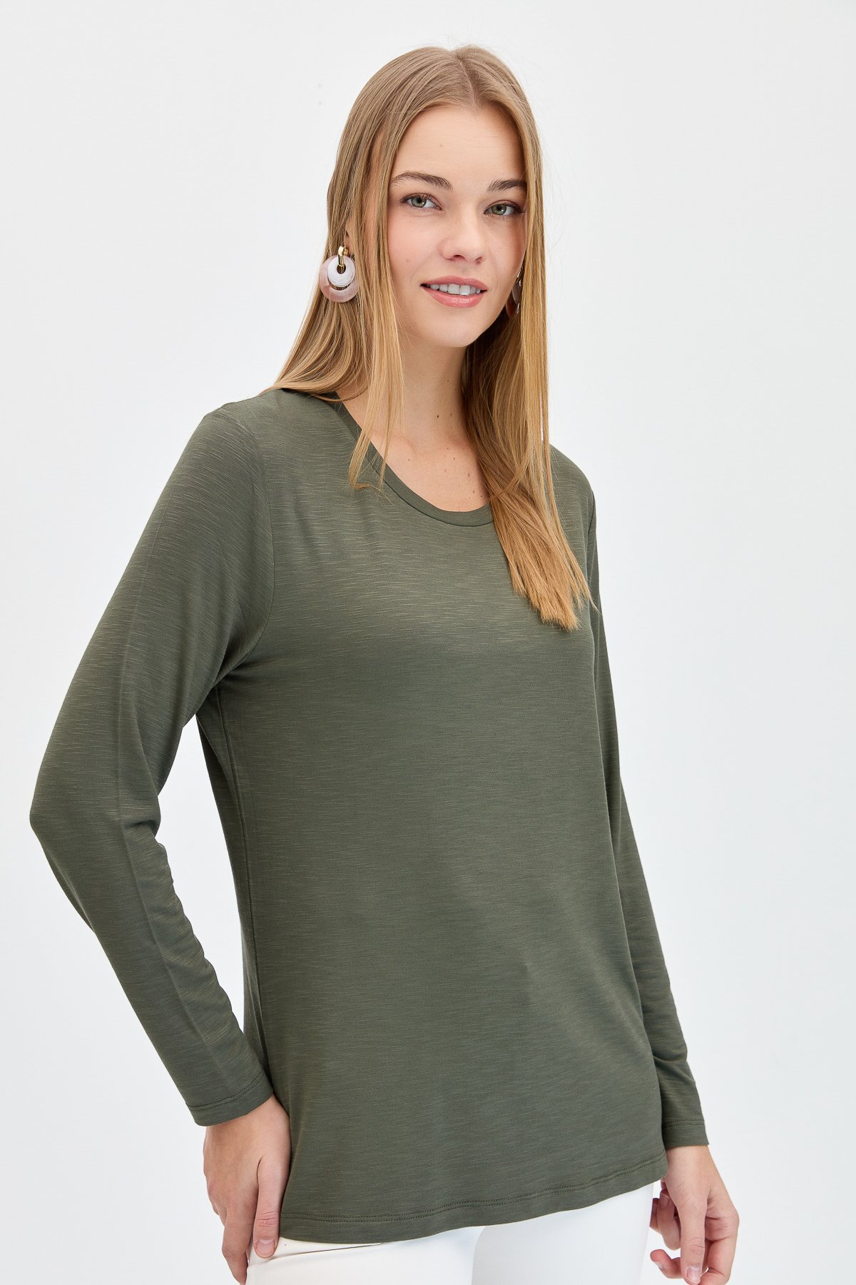 KMY24093Kadın Sıfır Yaka Flamlı Kumaş Basic Penye Bluz Haki