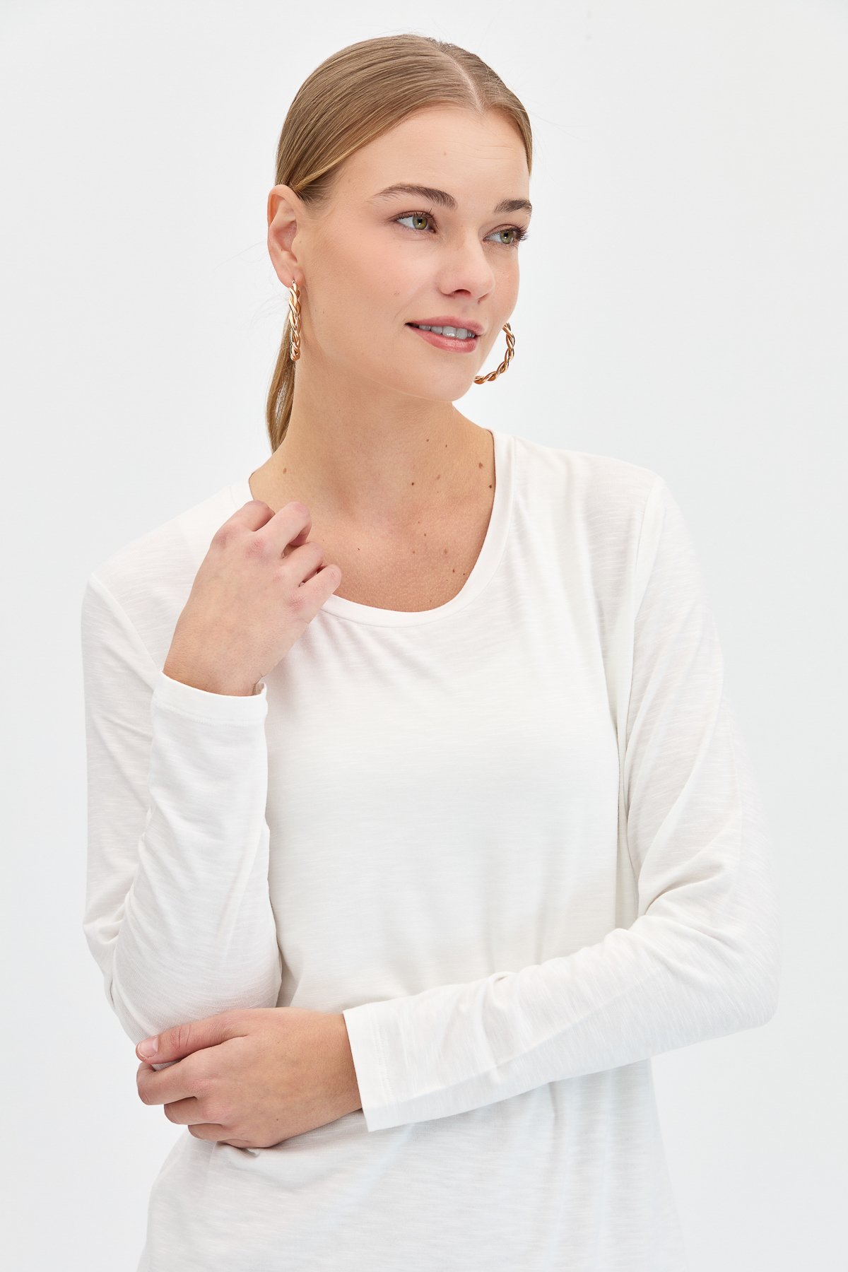 KMY24093Kadın Sıfır Yaka Flamlı Kumaş Basic Penye Bluz Ekru