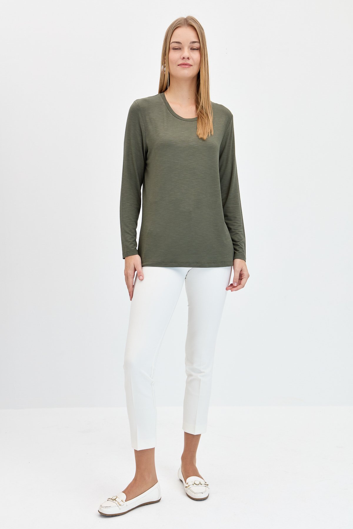 KMY24093Kadın Sıfır Yaka Flamlı Kumaş Basic Penye Bluz Haki