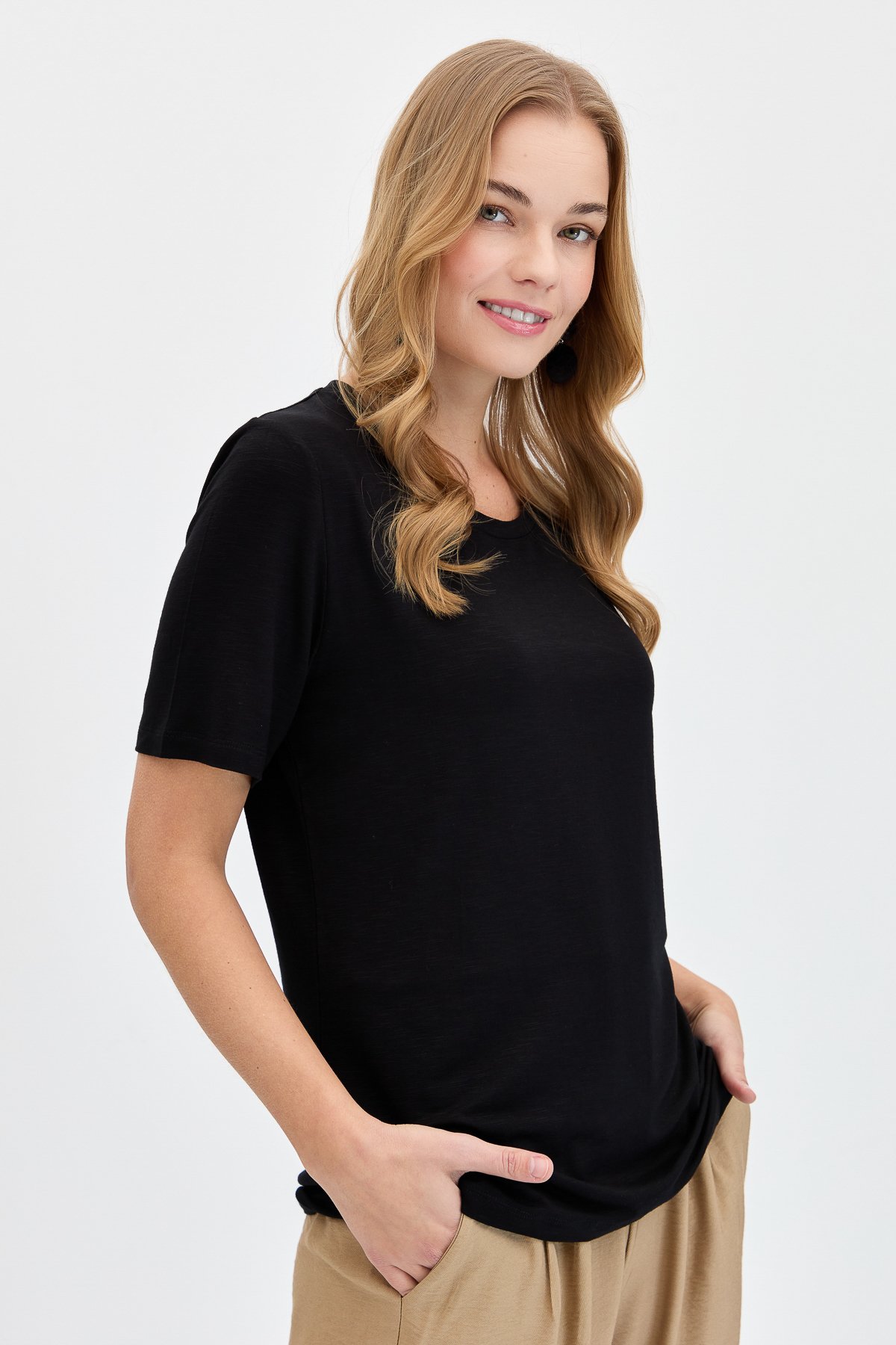 KMY24084Kadın Sıfır Yaka Flamlı Kumaş Penye Tshirt Siyah