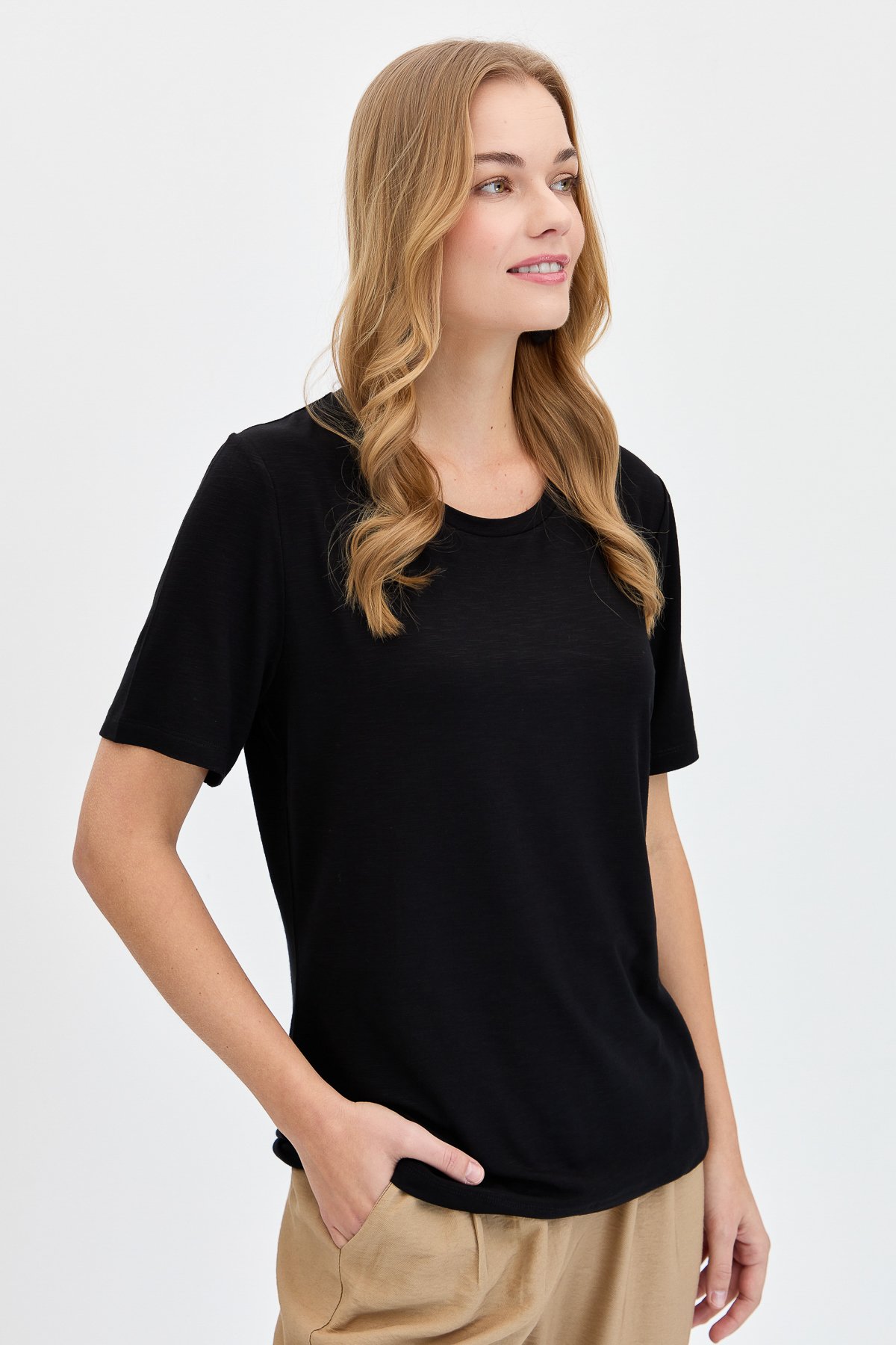 KMY24084Kadın Sıfır Yaka Flamlı Kumaş Penye Tshirt Siyah