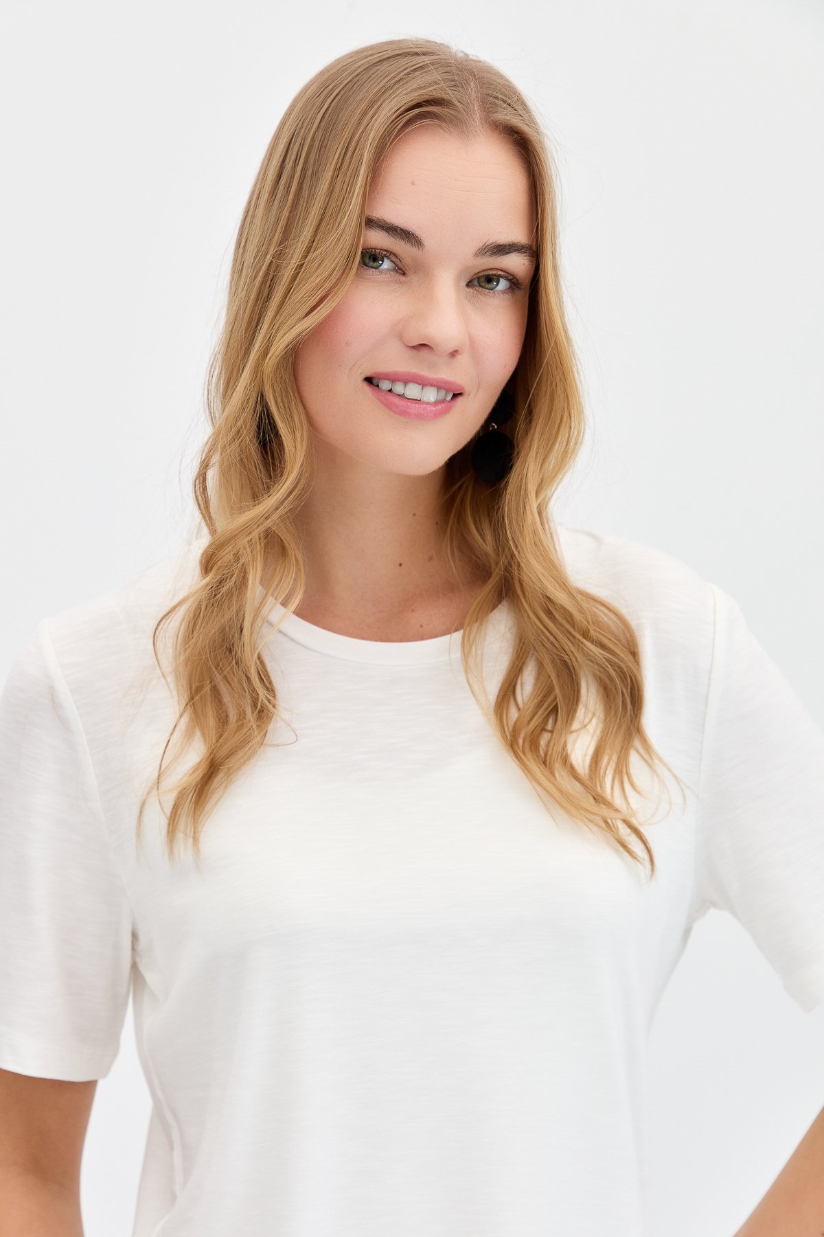 KMY24084Kadın Sıfır Yaka Flamlı Kumaş Penye Tshirt Ekru