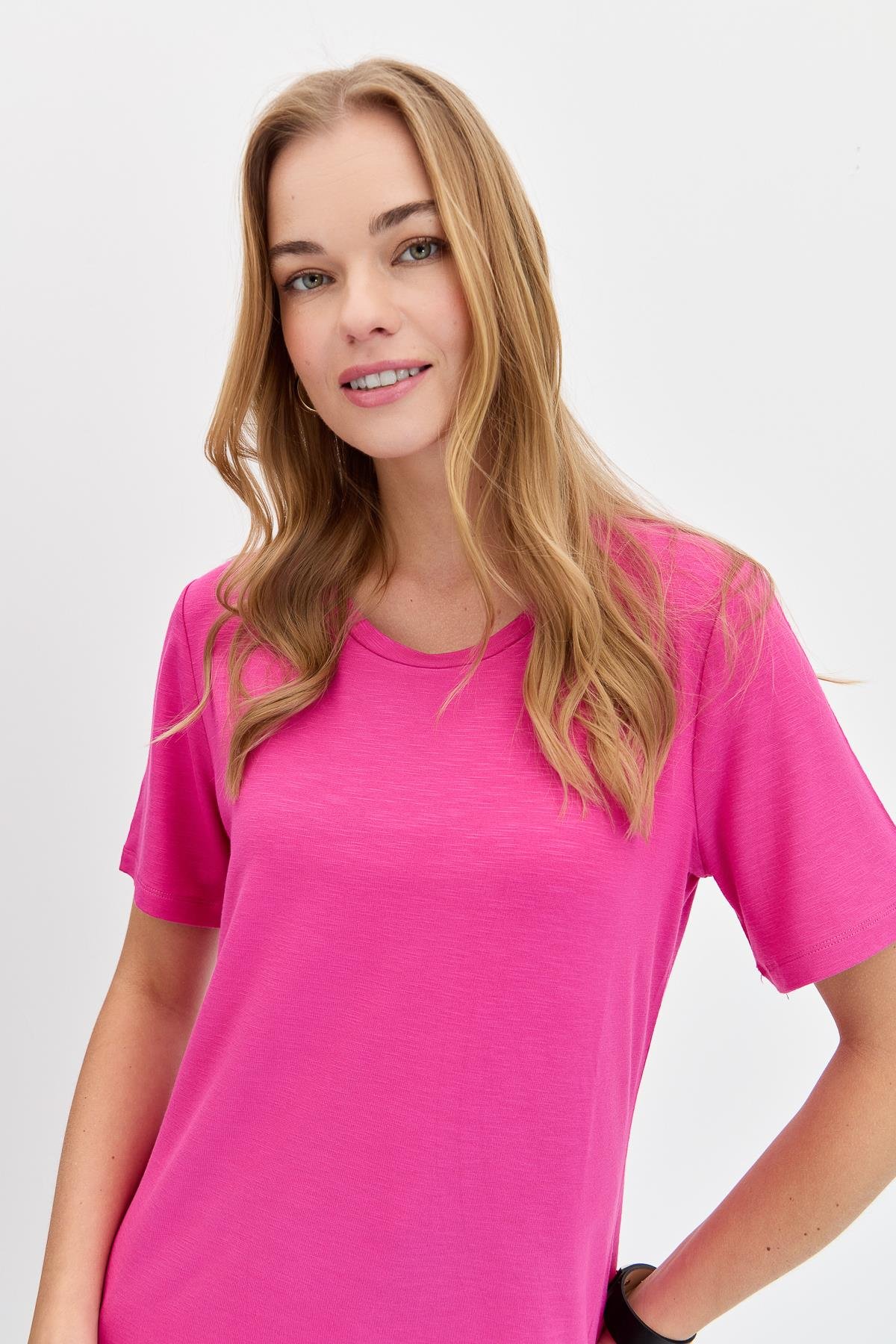 KMY24084Kadın Sıfır Yaka Flamlı Kumaş Penye Tshirt Fuşya