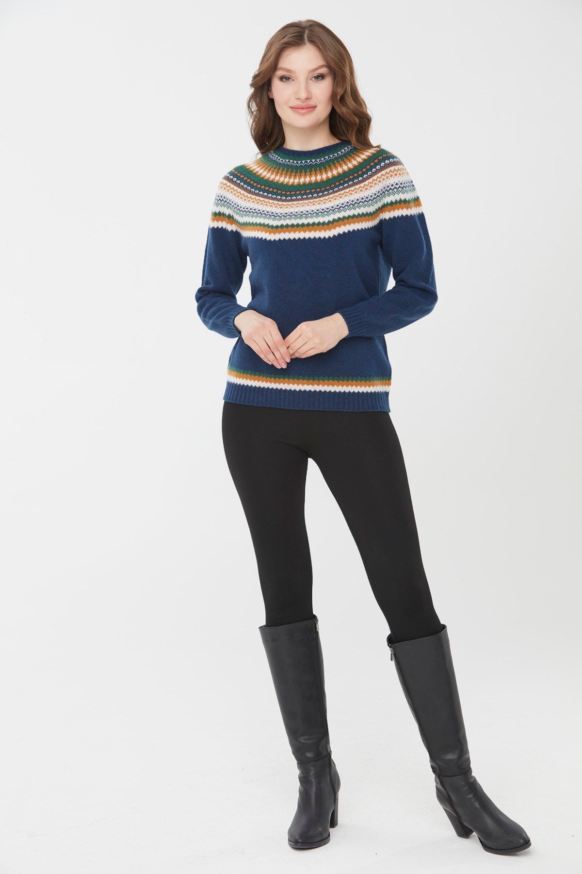 22086Kadın Sıfır Yaka İşleme Desenli Yün Kazak İndigo