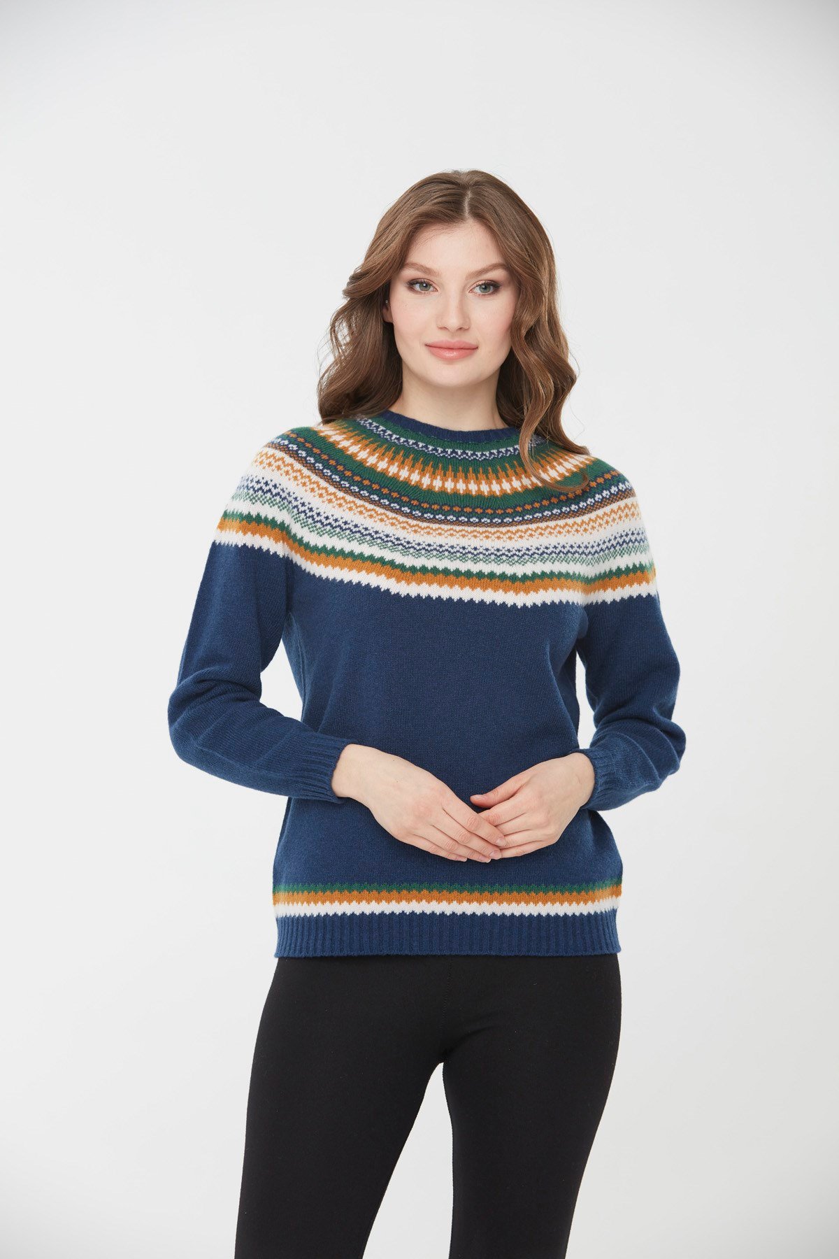 22086Kadın Sıfır Yaka İşleme Desenli Yün Kazak İndigo