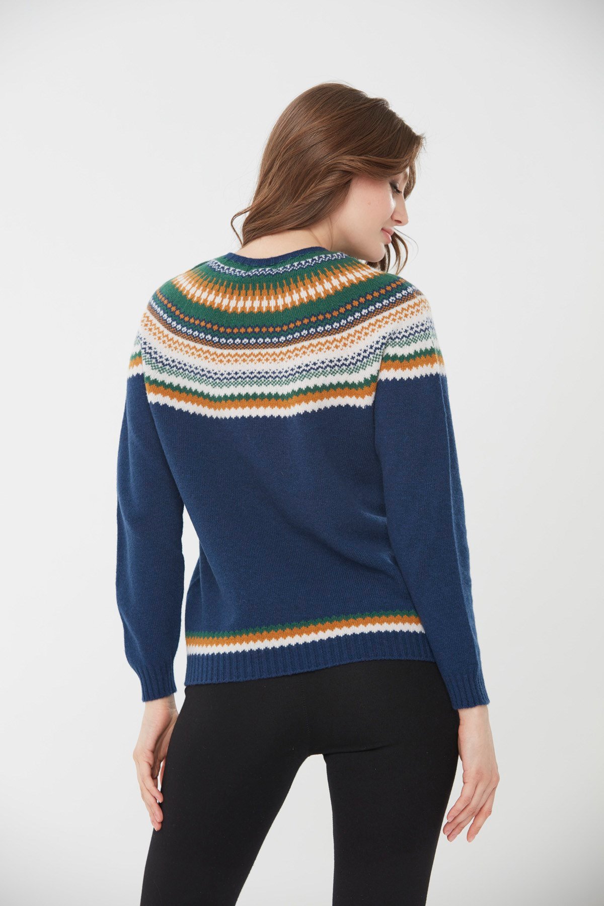 22086Kadın Sıfır Yaka İşleme Desenli Yün Kazak İndigo