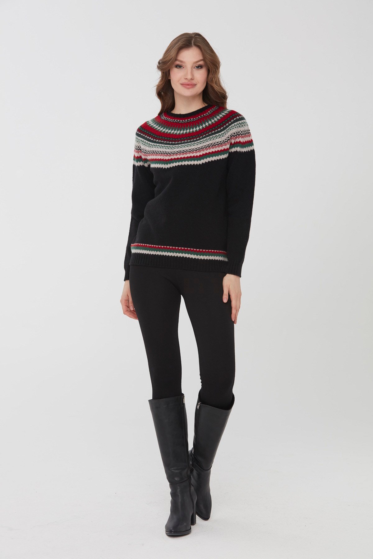 22086Kadın Sıfır Yaka İşleme Desenli Yün Kazak Siyah