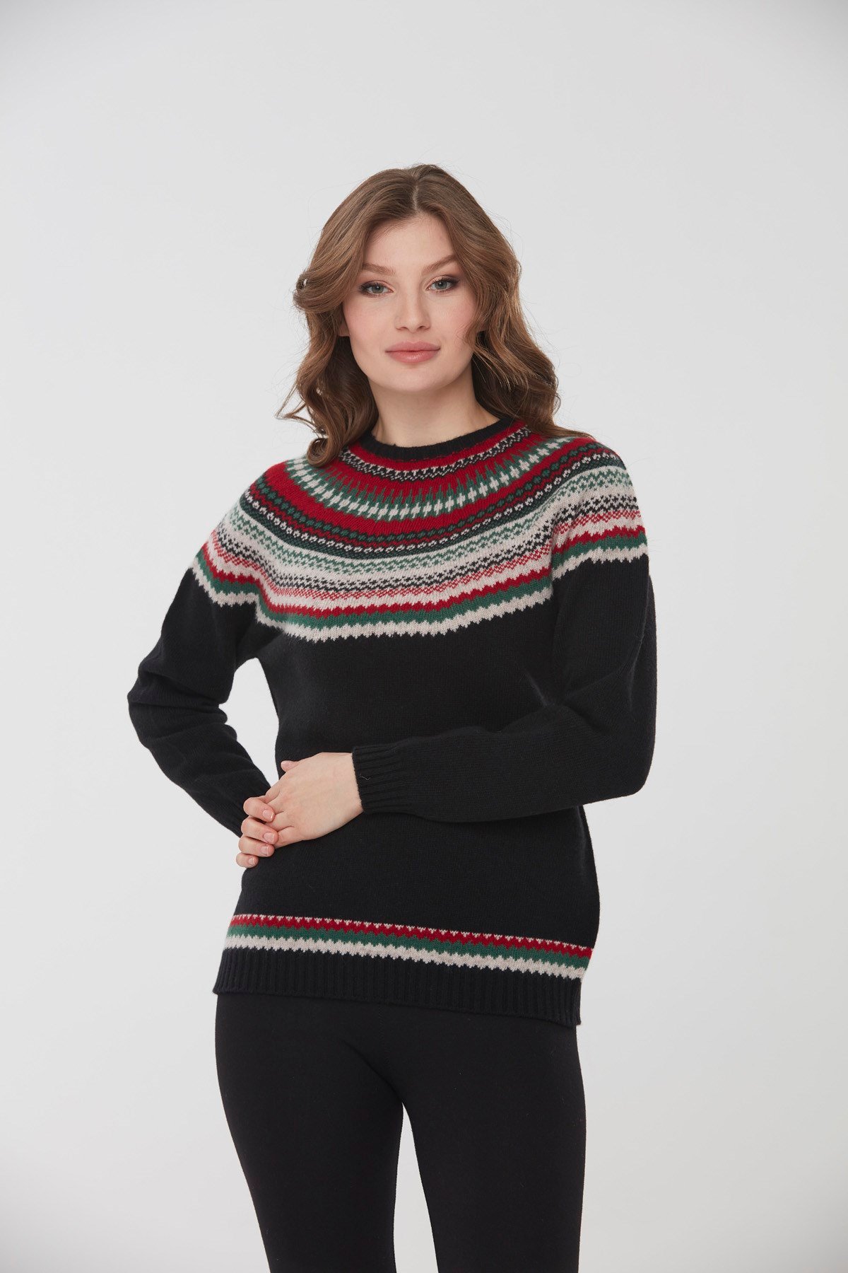 22086Kadın Sıfır Yaka İşleme Desenli Yün Kazak Siyah