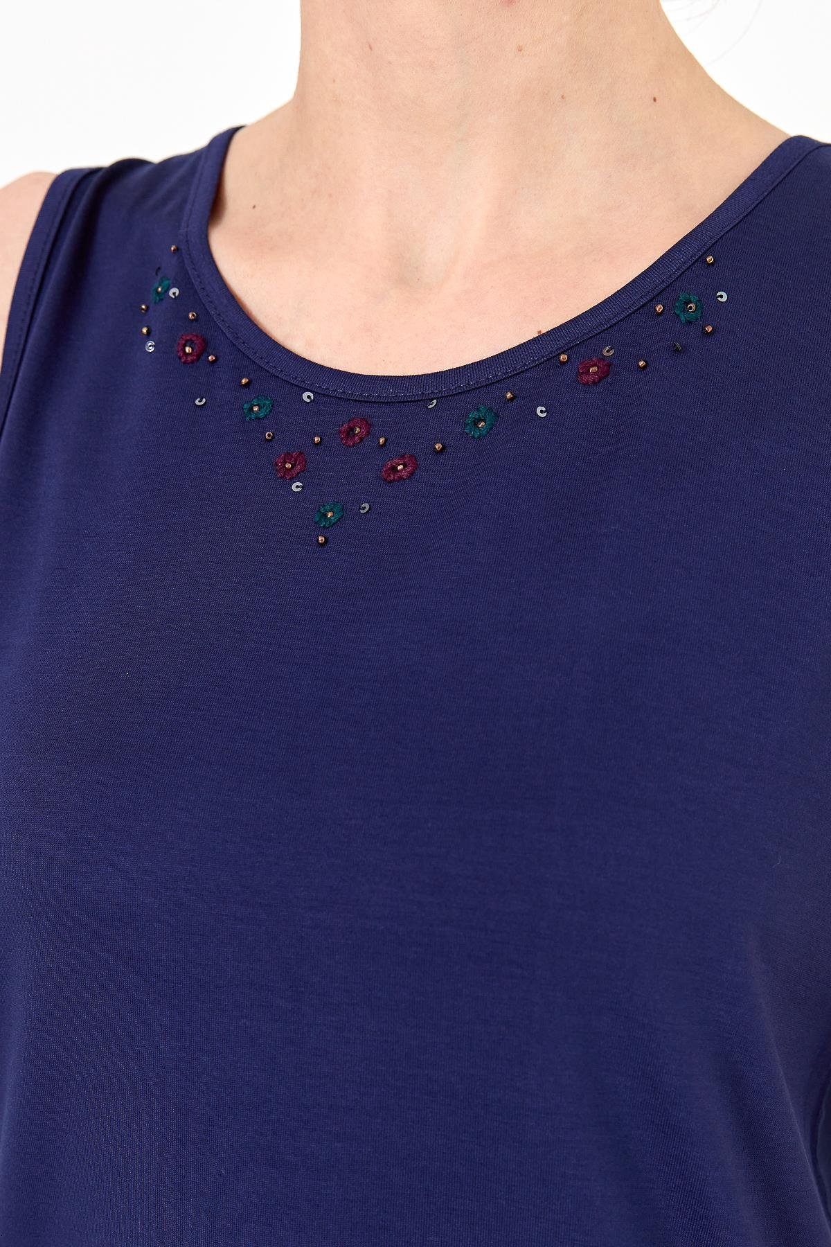 21868Kadın Sıfır Yaka İşlemeli Askılı Penye T-shirt Lacivert