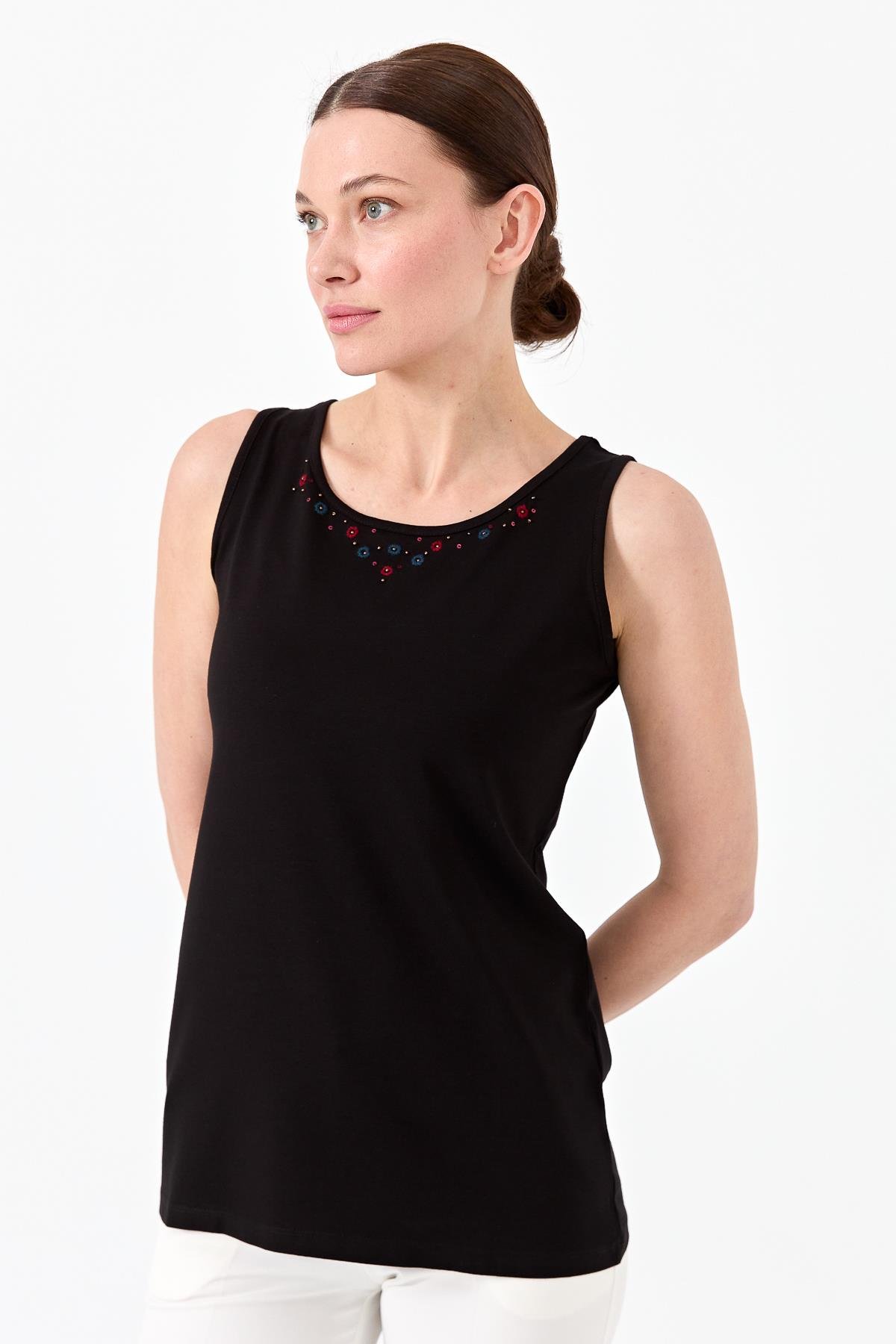 21868Kadın Sıfır Yaka İşlemeli Askılı Penye T-shirt Siyah