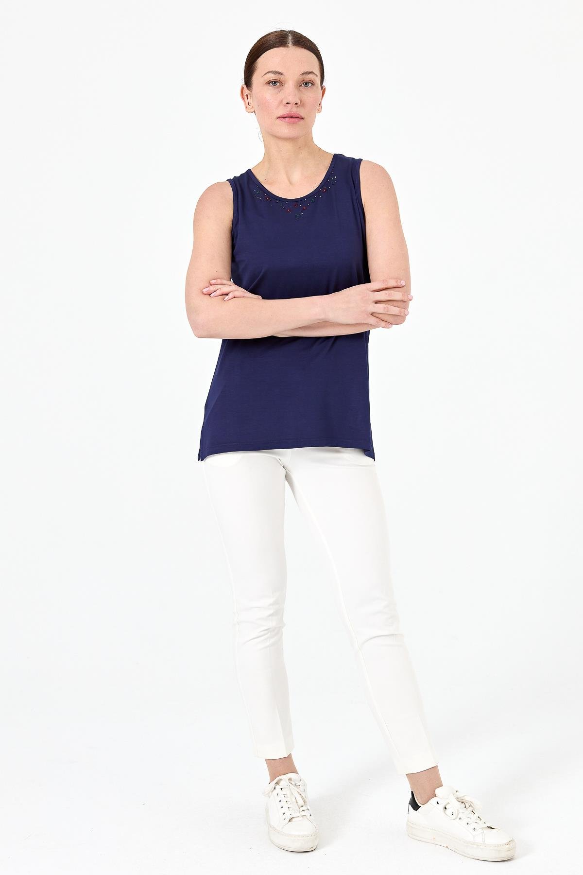 21868Kadın Sıfır Yaka İşlemeli Askılı Penye T-shirt Lacivert