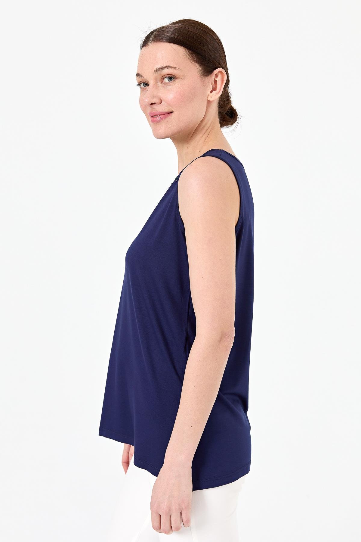 21868Kadın Sıfır Yaka İşlemeli Askılı Penye T-shirt Lacivert