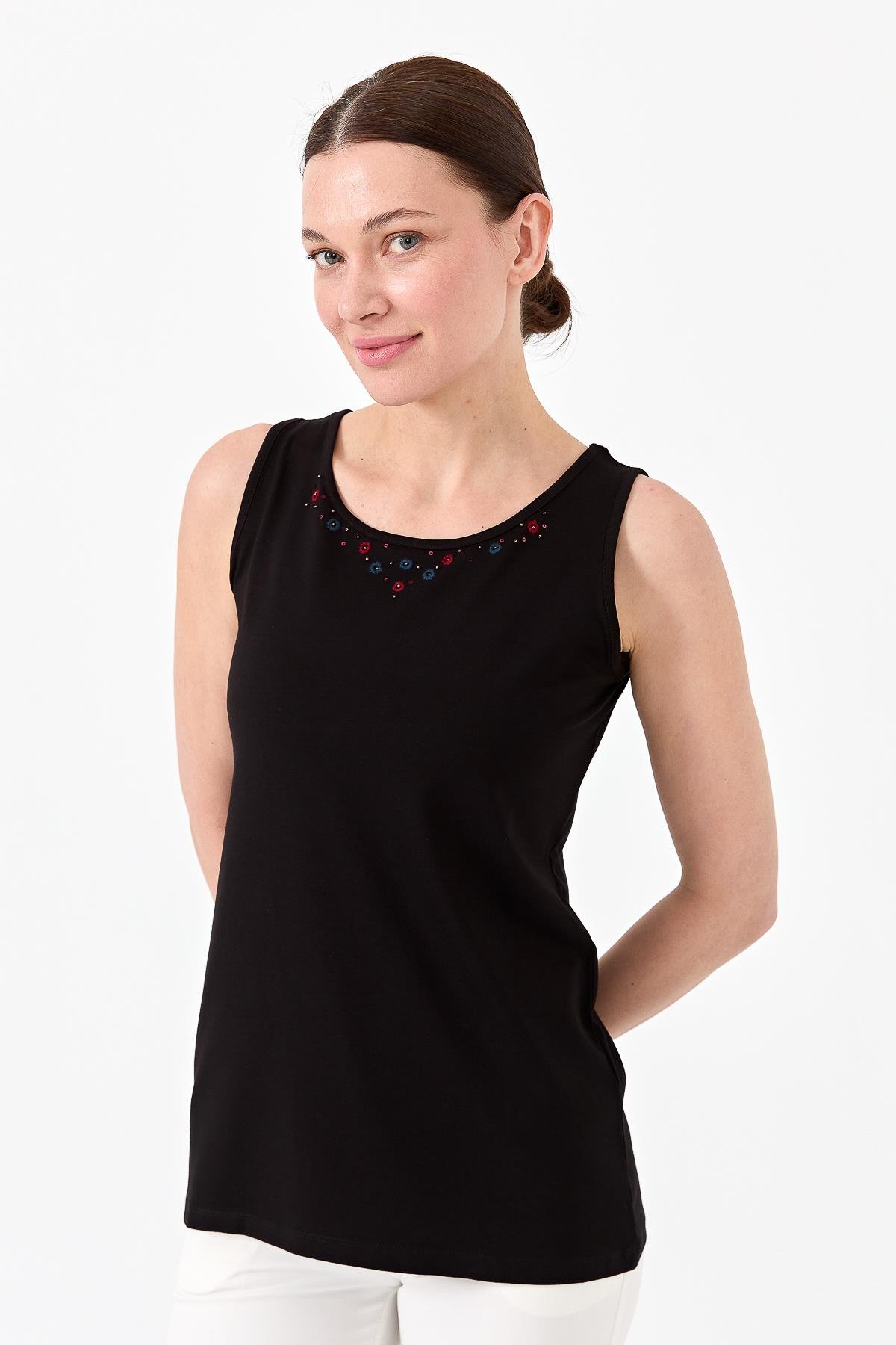 21868Kadın Sıfır Yaka İşlemeli Askılı Penye T-shirt Siyah