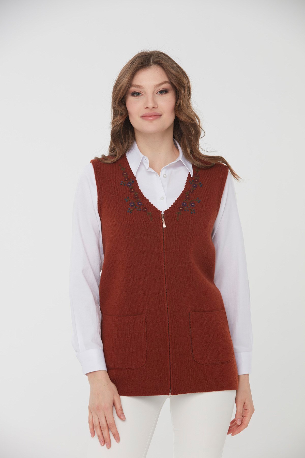 22191Kadın Sıfır Yaka İşlemeli Cepli Yün Yelek A.Tabası