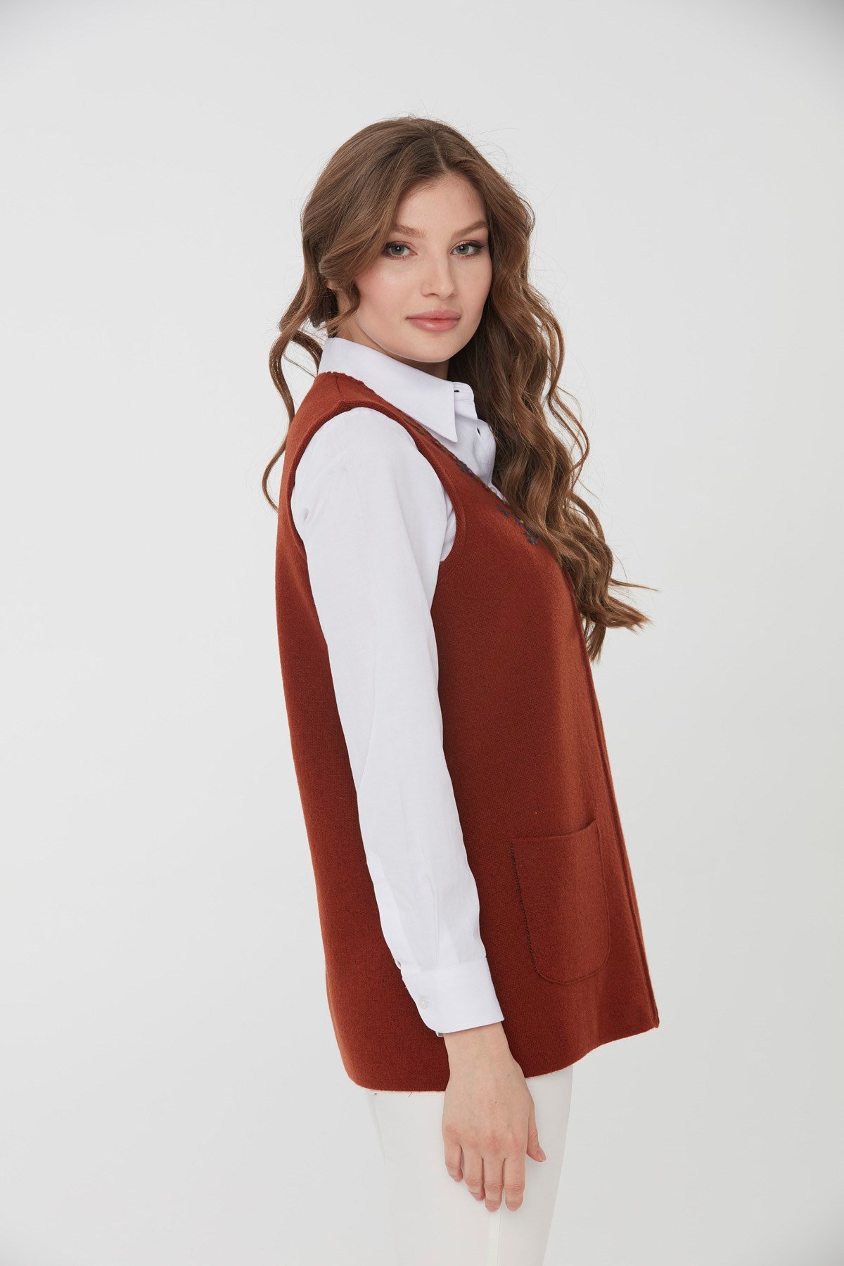 22191Kadın Sıfır Yaka İşlemeli Cepli Yün Yelek A.Tabası