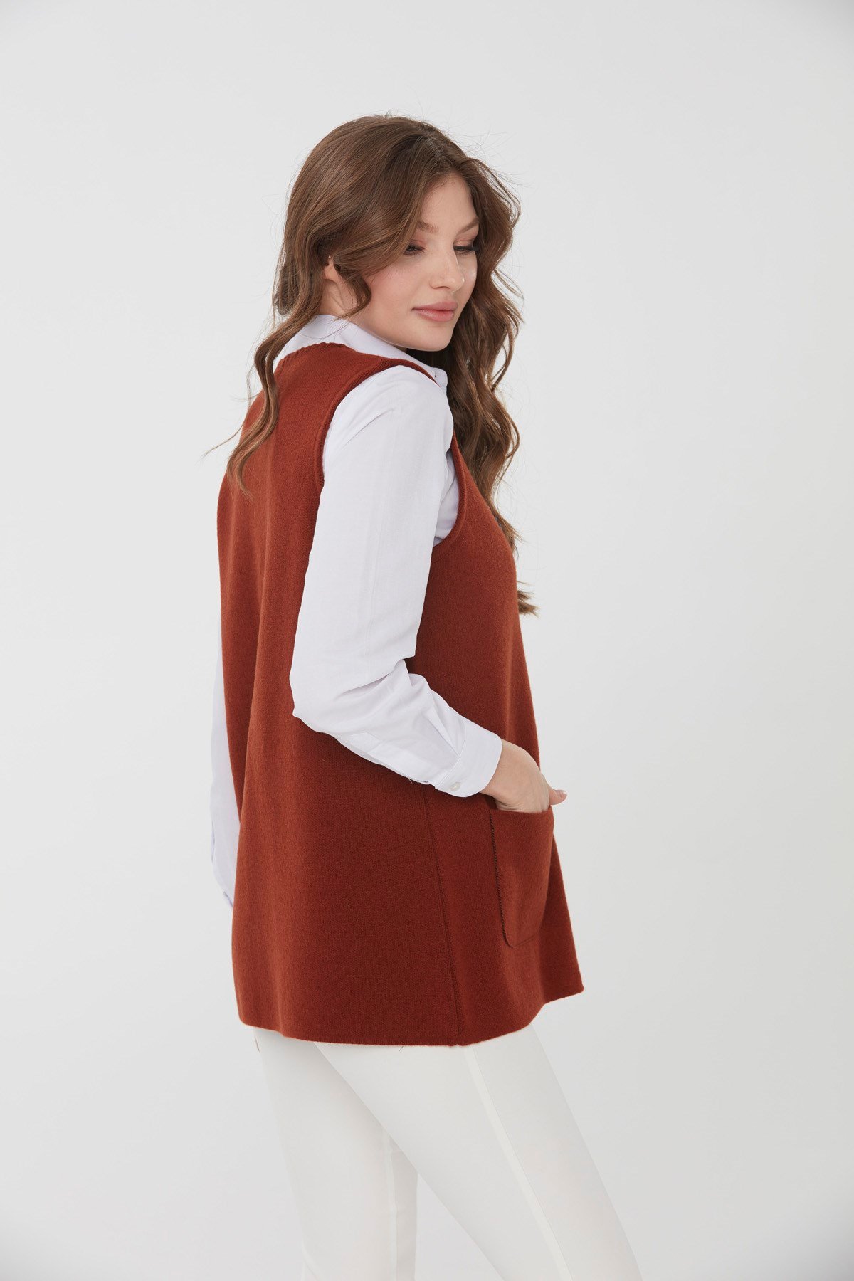 22191Kadın Sıfır Yaka İşlemeli Cepli Yün Yelek A.Tabası