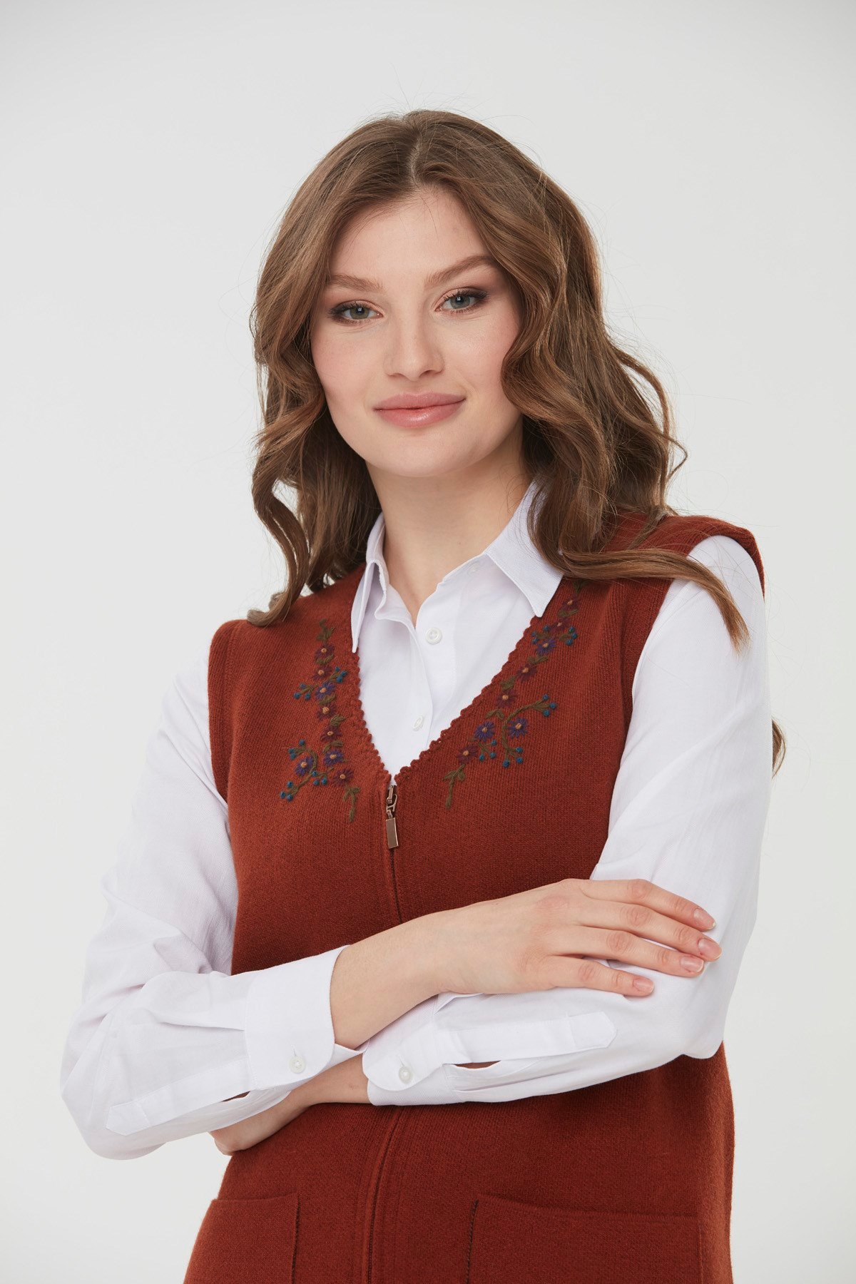 22191Kadın Sıfır Yaka İşlemeli Cepli Yün Yelek A.Tabası