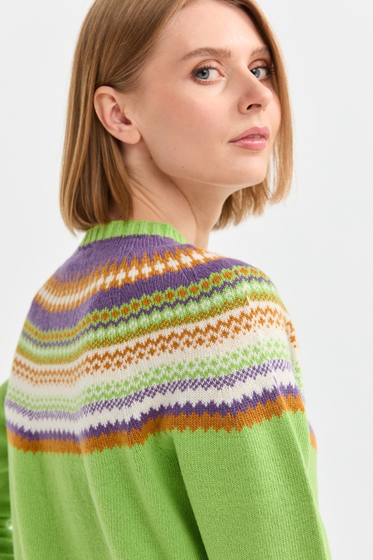 22086Kadın Sıfır Yaka Jakarlı Yün Kazak A.E.Yeşili