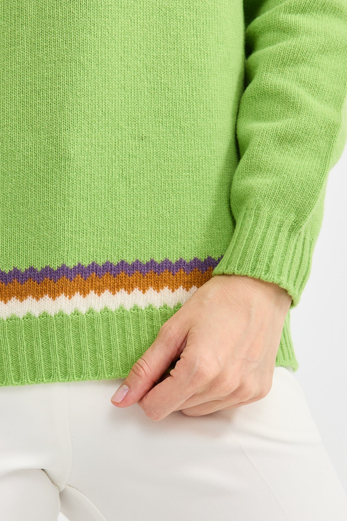 22086Kadın Sıfır Yaka Jakarlı Yün Kazak A.E.Yeşili