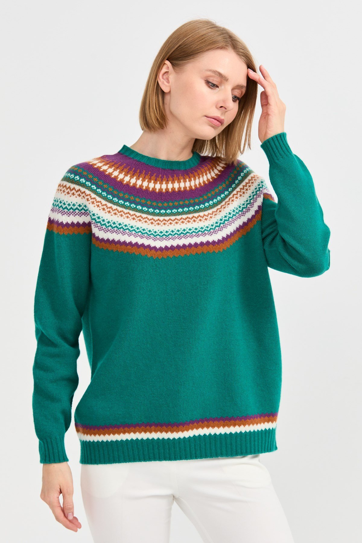 22086Kadın Sıfır Yaka Jakarlı Yün Kazak A.Ö.Başı