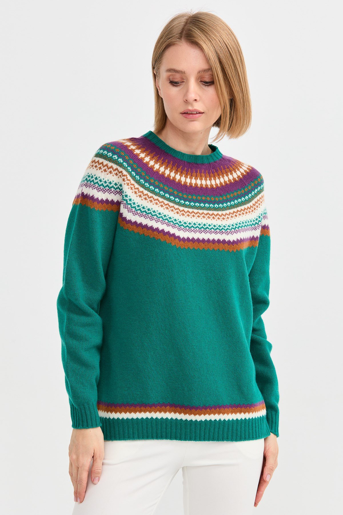 22086Kadın Sıfır Yaka Jakarlı Yün Kazak A.Ö.Başı