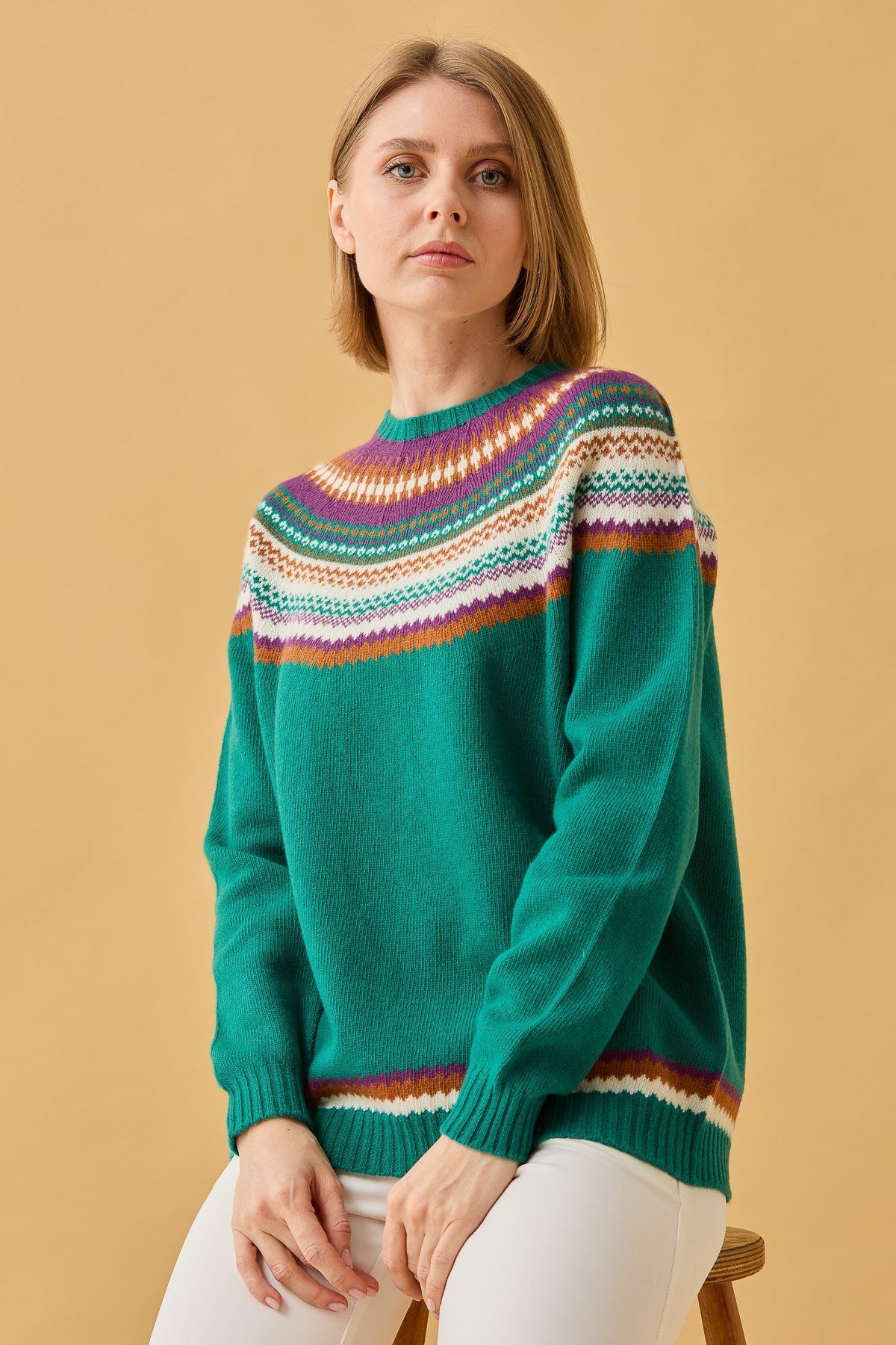 22086Kadın Sıfır Yaka Jakarlı Yün Kazak A.Ö.Başı