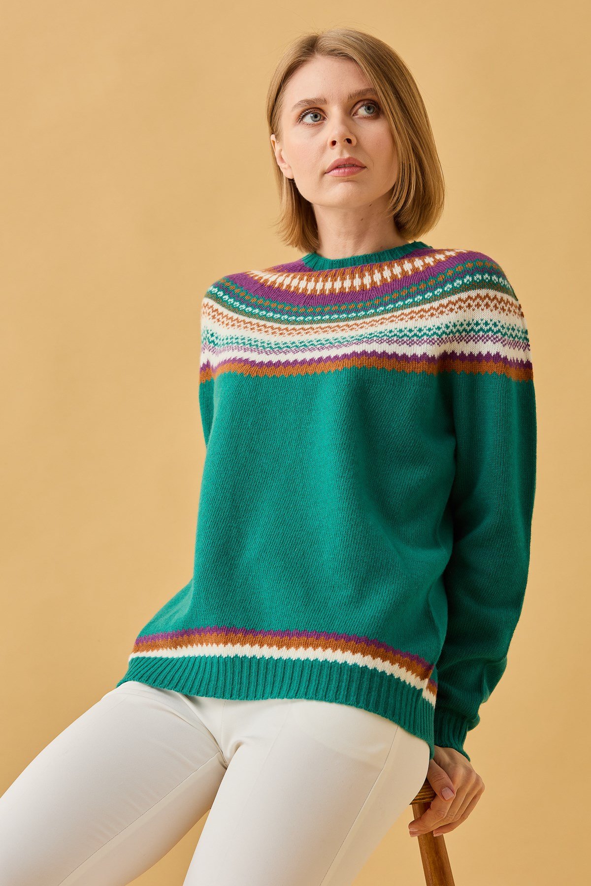 22086Kadın Sıfır Yaka Jakarlı Yün Kazak A.Ö.Başı