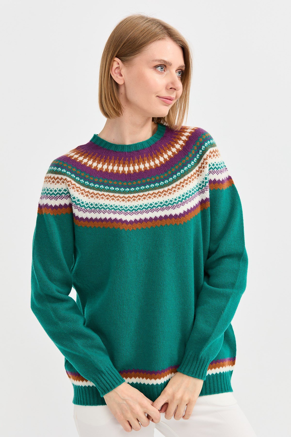 22086Kadın Sıfır Yaka Jakarlı Yün Kazak A.Ö.Başı