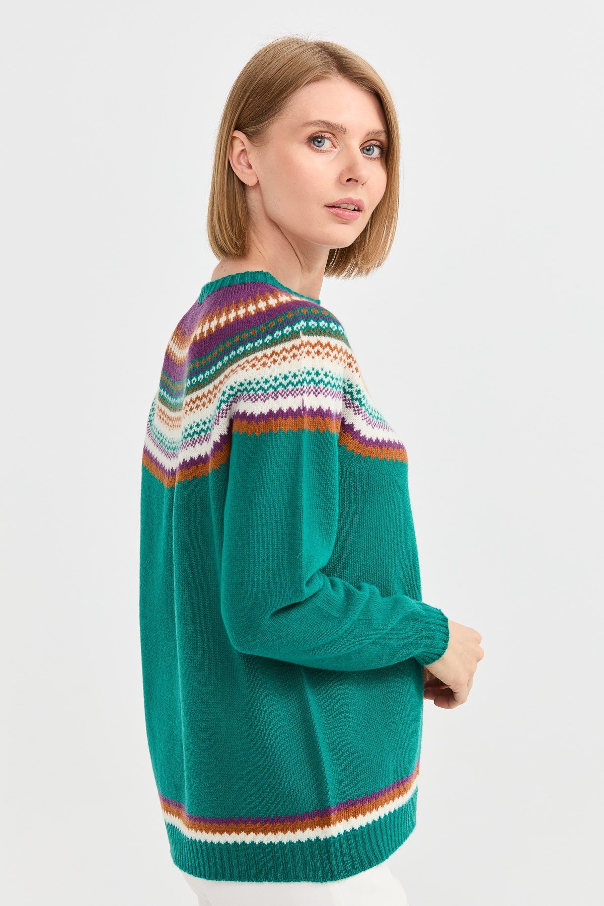 22086Kadın Sıfır Yaka Jakarlı Yün Kazak A.Ö.Başı