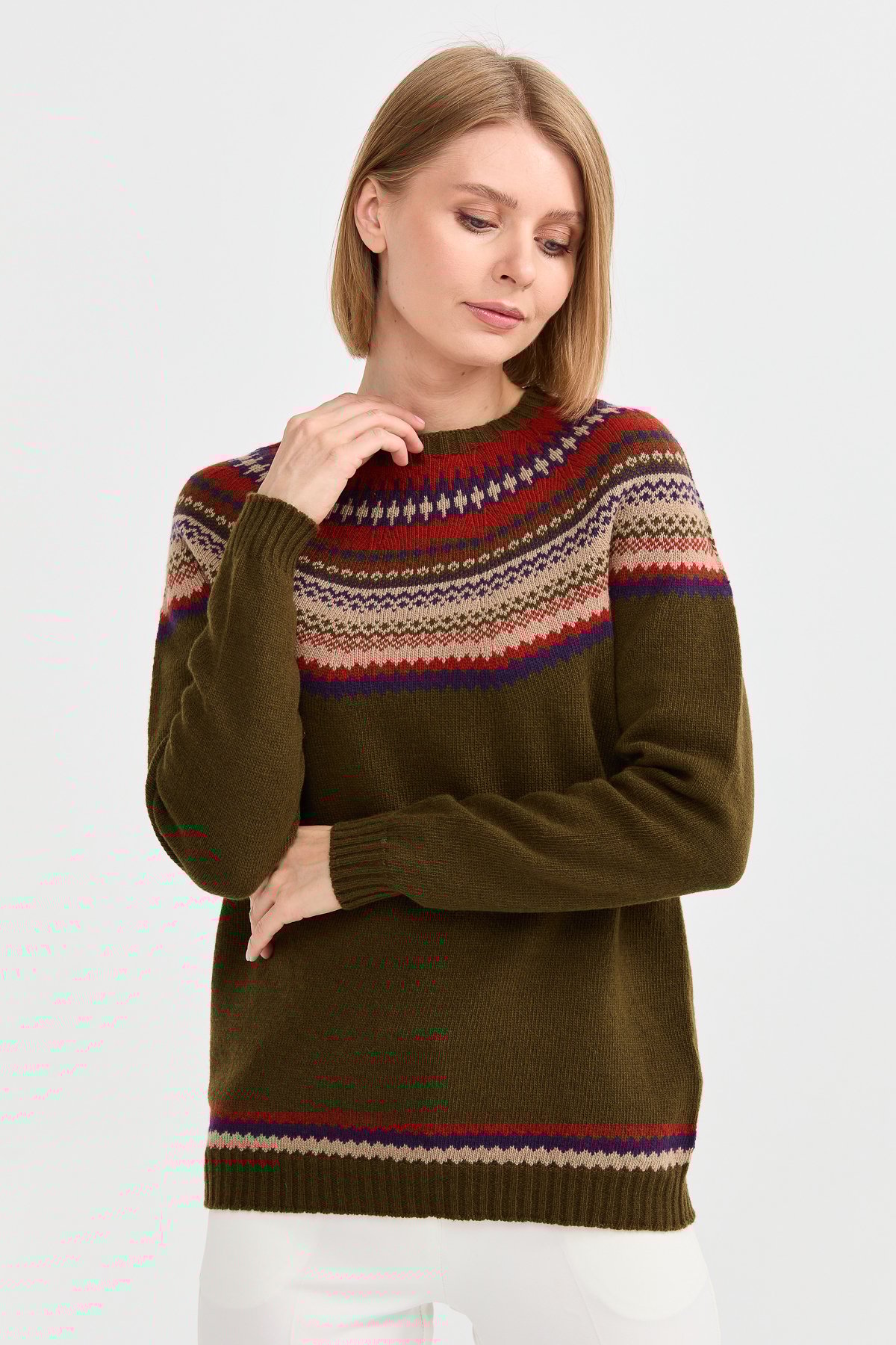 22086Женский шерстяной свитер с круглым вырезом и отделкой, светло зеленый