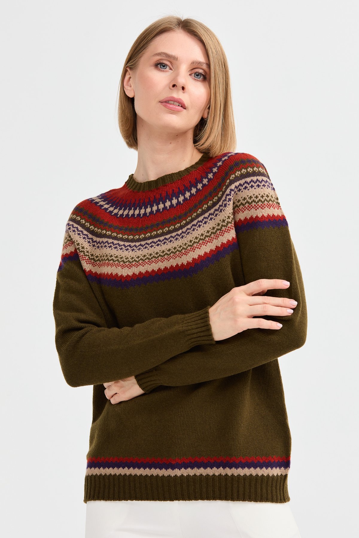 22086Женский шерстяной свитер с круглым вырезом и отделкой, светло зеленый