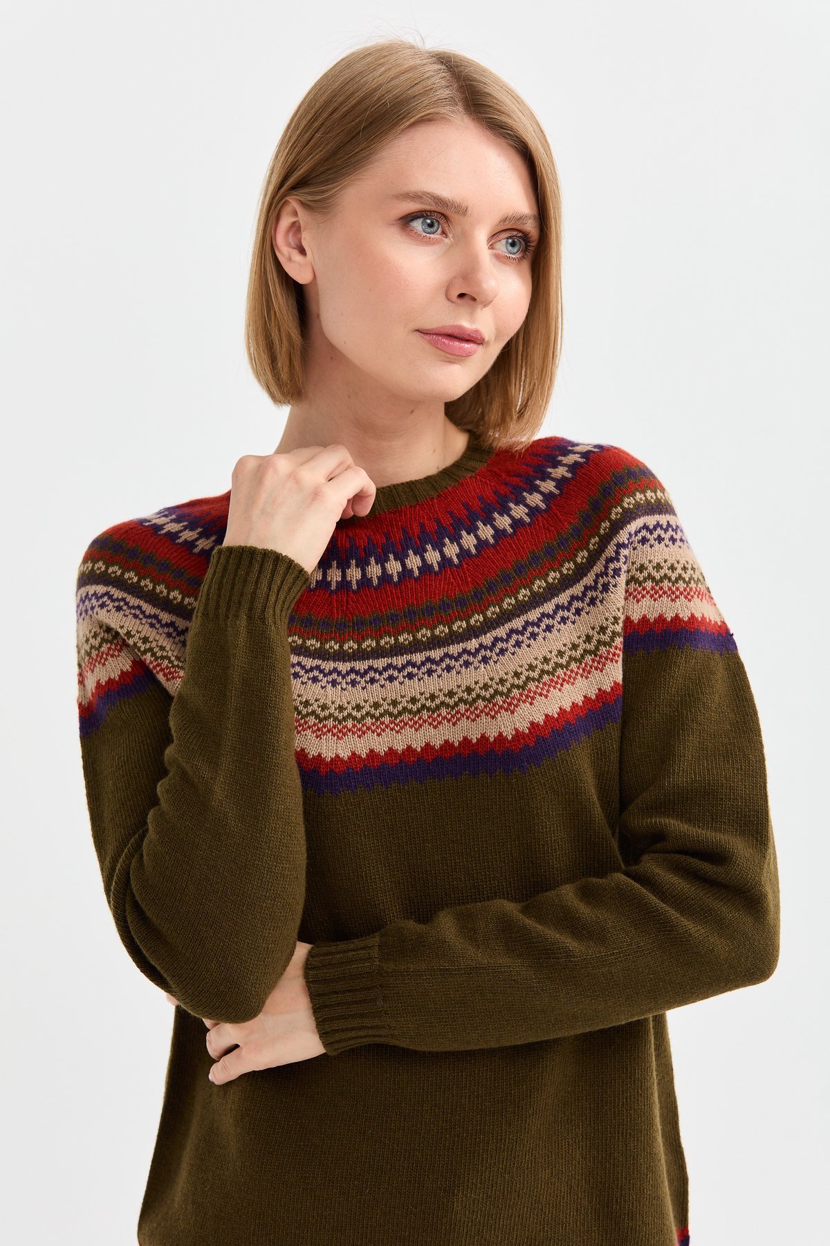 22086Женский шерстяной свитер с круглым вырезом и отделкой, светло зеленый