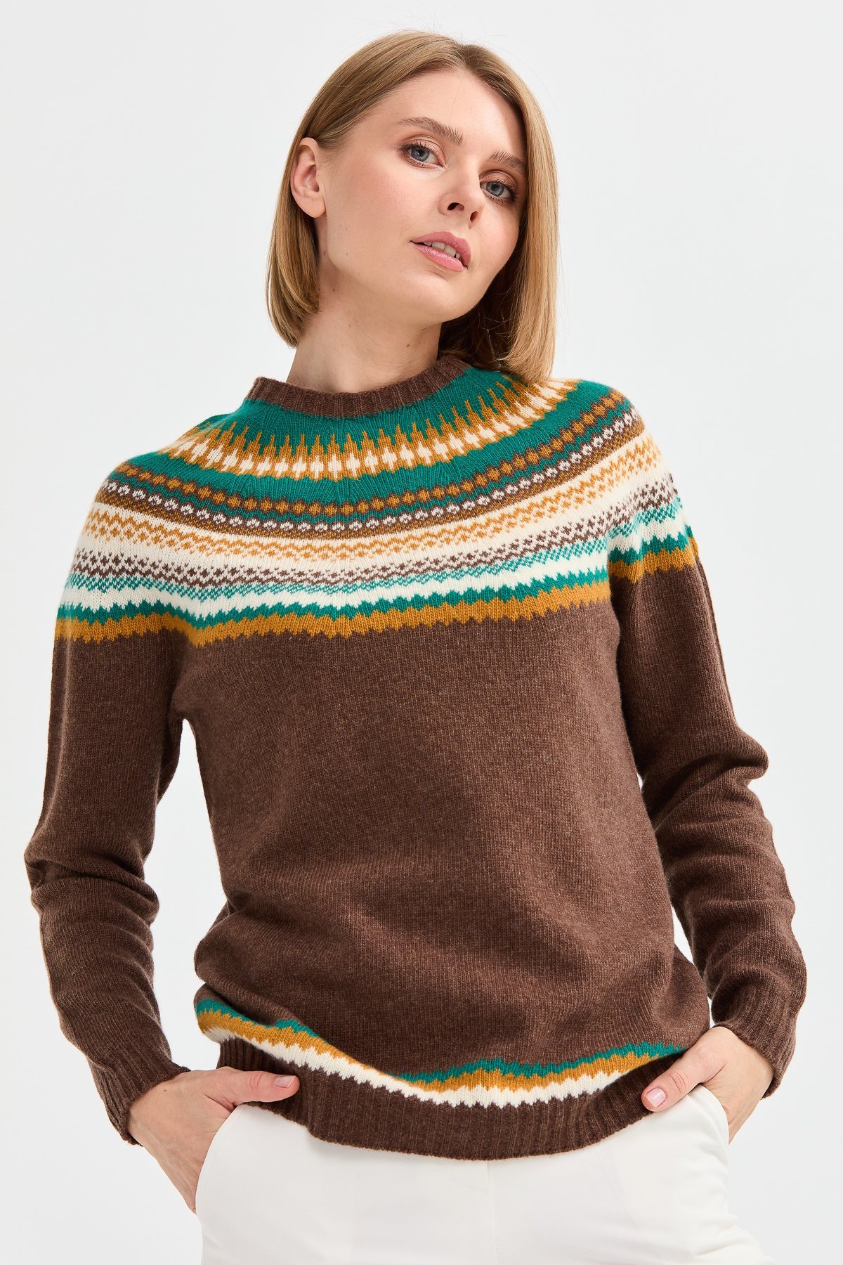 22086Kadın Sıfır Yaka Jakarlı Yün Kazak D.Kahve