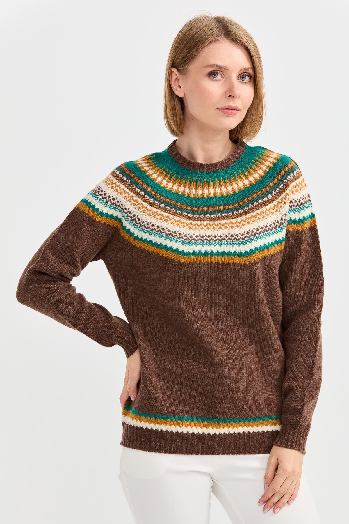 22086Kadın Sıfır Yaka Jakarlı Yün Kazak D.Kahve