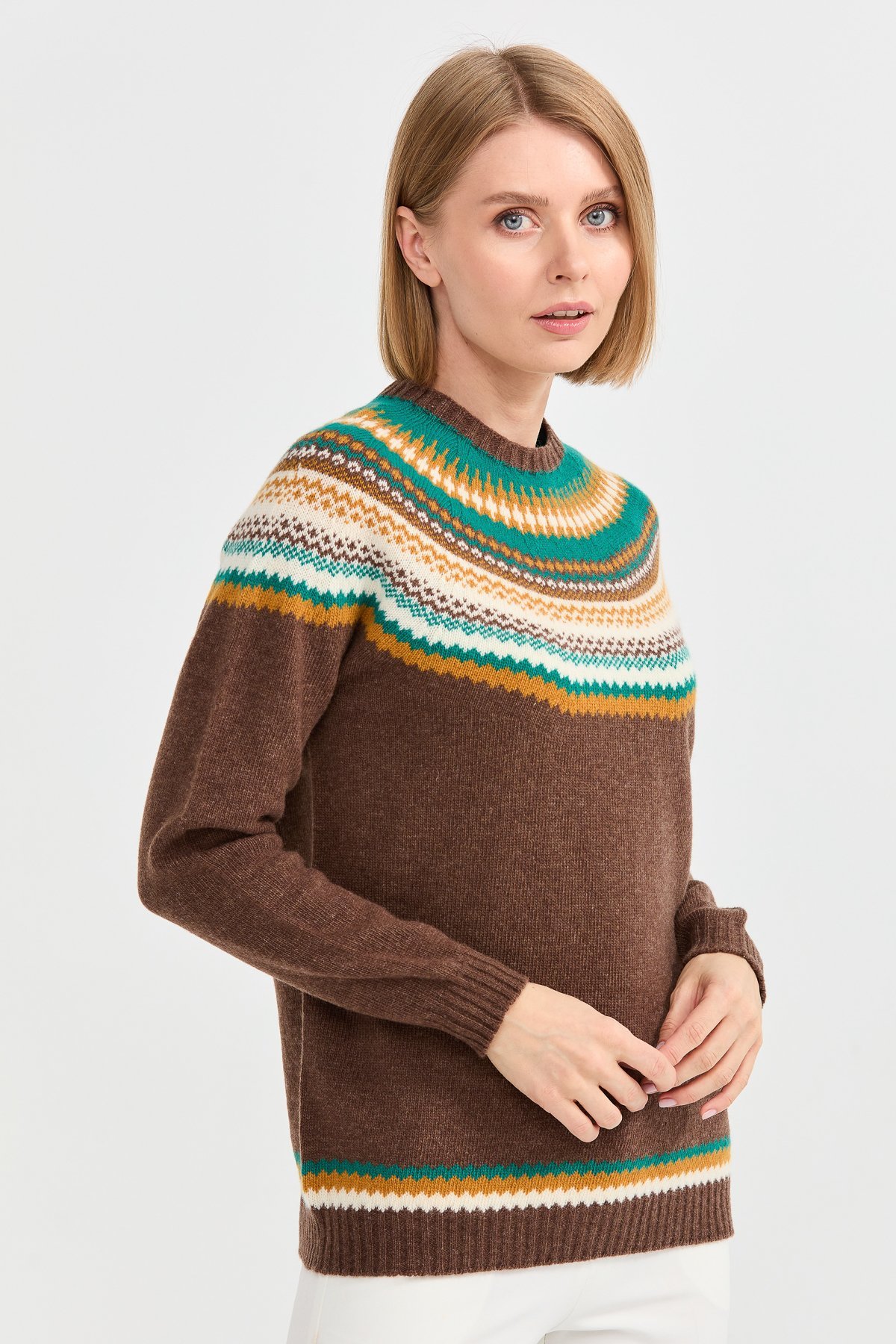 22086Kadın Sıfır Yaka Jakarlı Yün Kazak D.Kahve