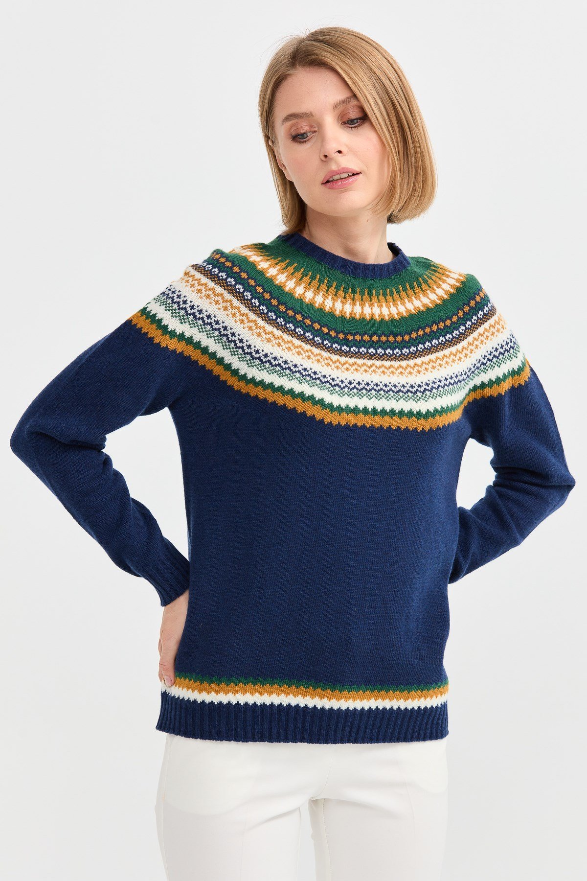 22086Женский шерстяной свитер с круглым вырезом и отделкой, индиго