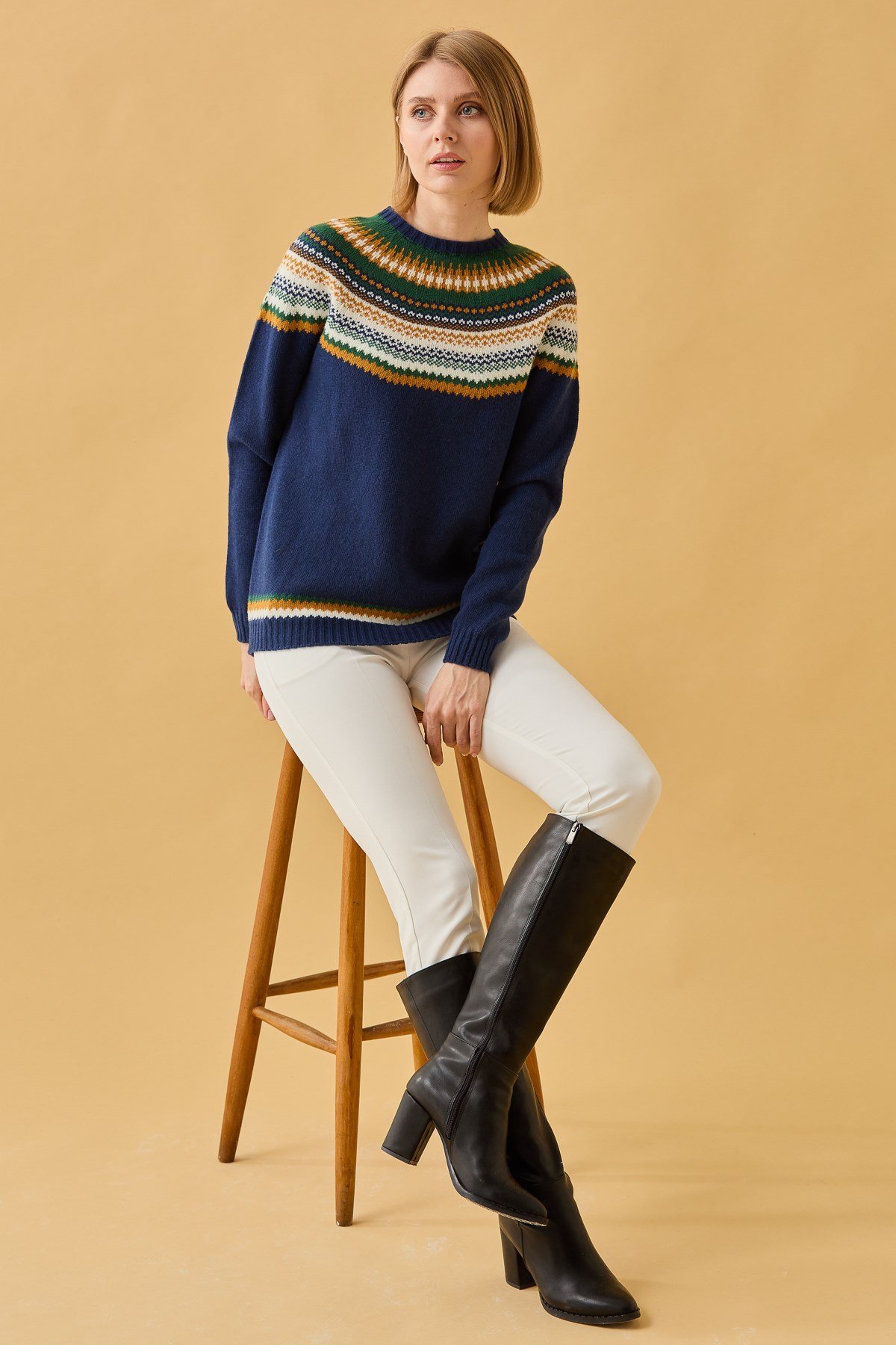 22086Женский шерстяной свитер с круглым вырезом и отделкой, индиго