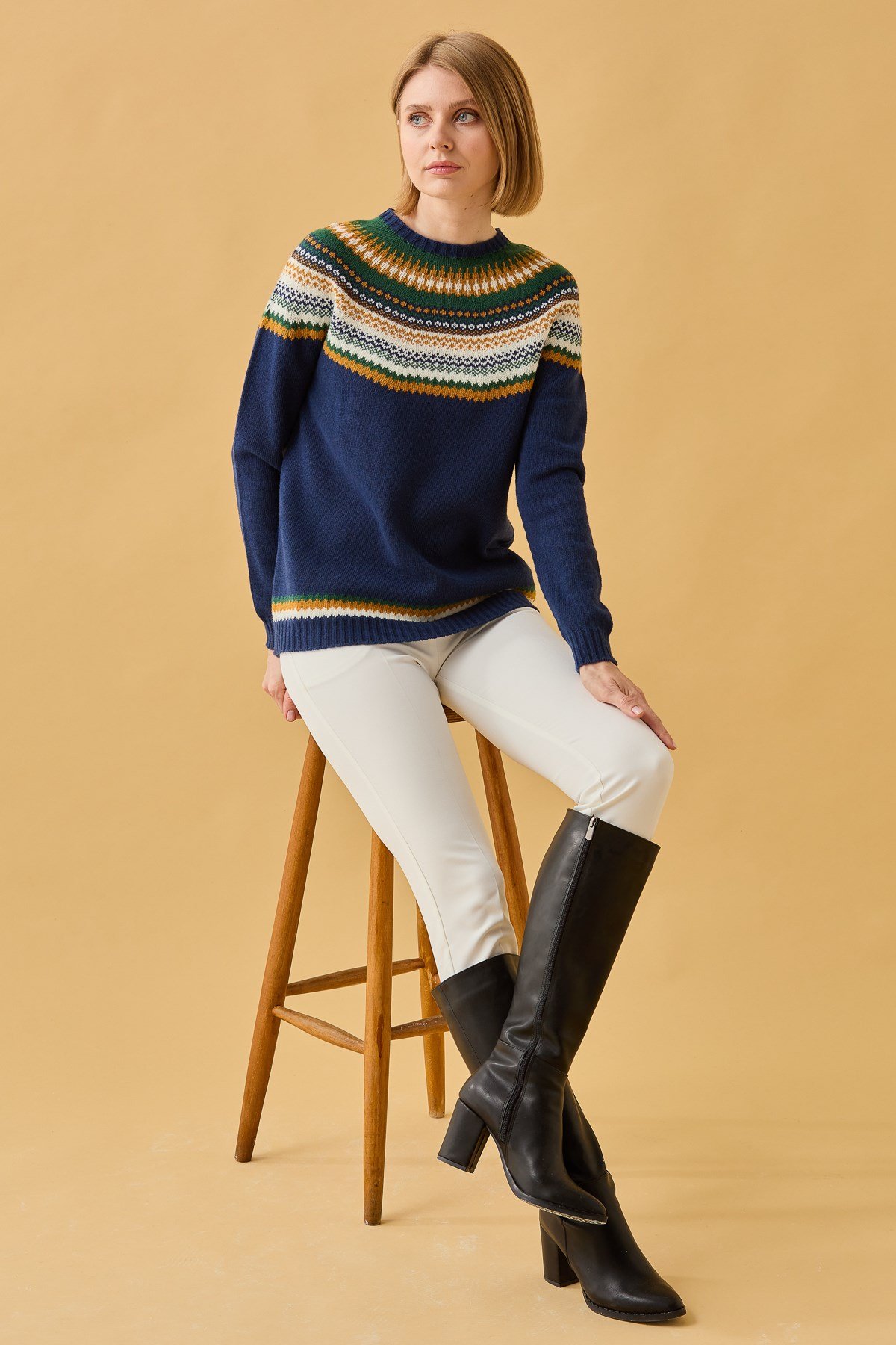 22086Женский шерстяной свитер с круглым вырезом и отделкой, индиго