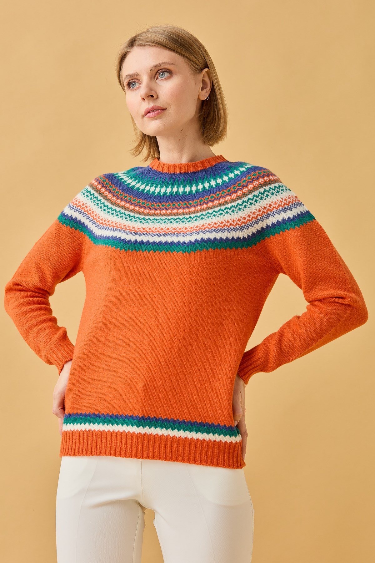 22086Kadın Sıfır Yaka Jakarlı Yün Kazak Portakal