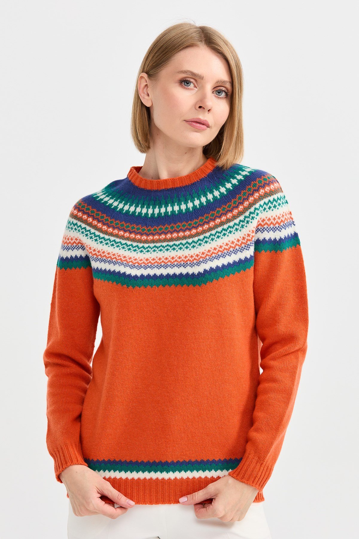 22086Kadın Sıfır Yaka Jakarlı Yün Kazak Portakal