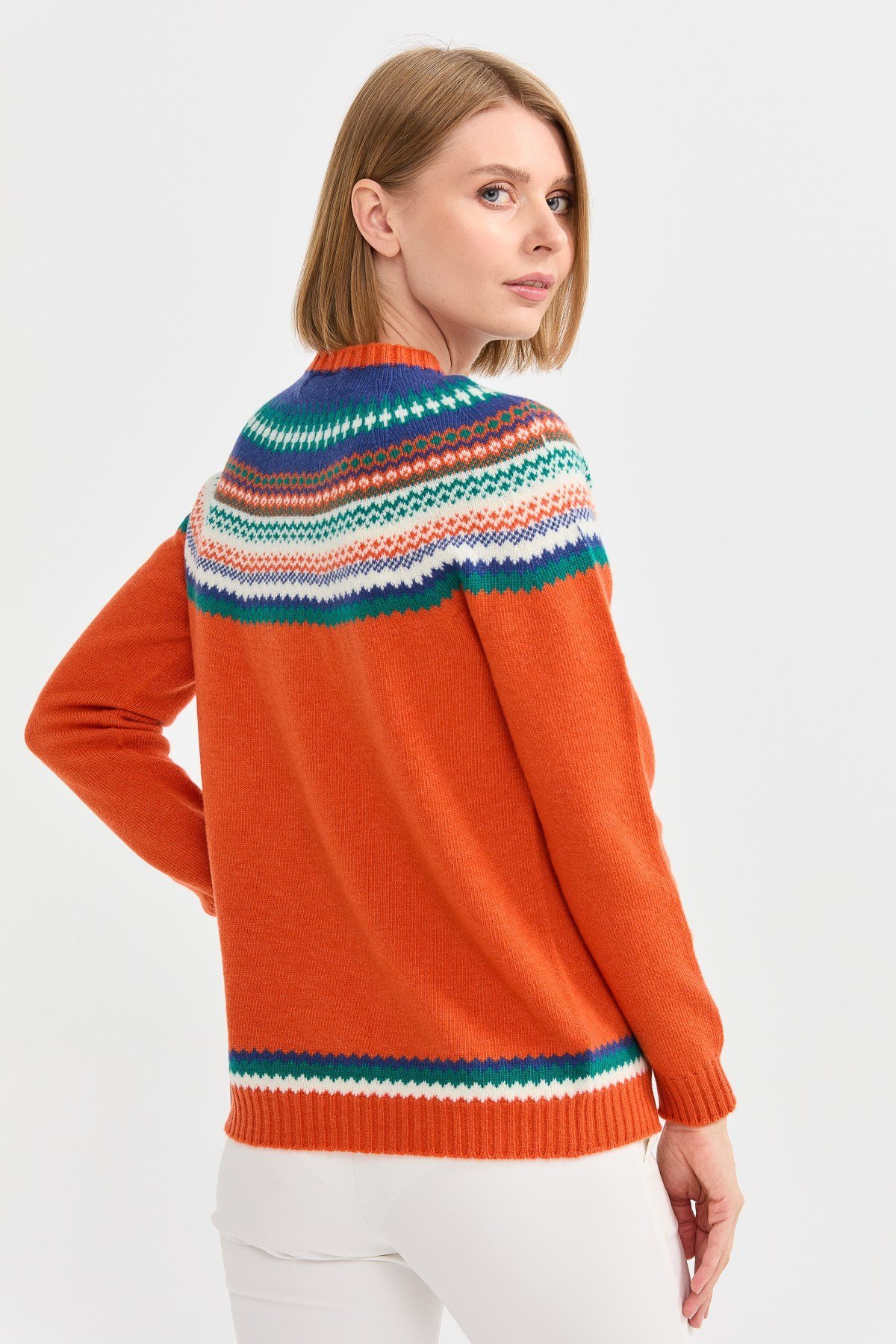 22086Kadın Sıfır Yaka Jakarlı Yün Kazak Portakal