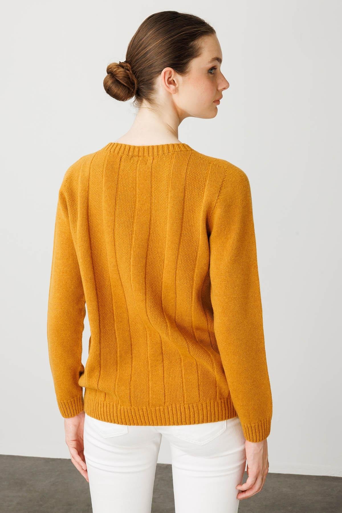 25216Kadın Sıfır Yaka Kalın Yürütmeli Yün Kazak Hardal