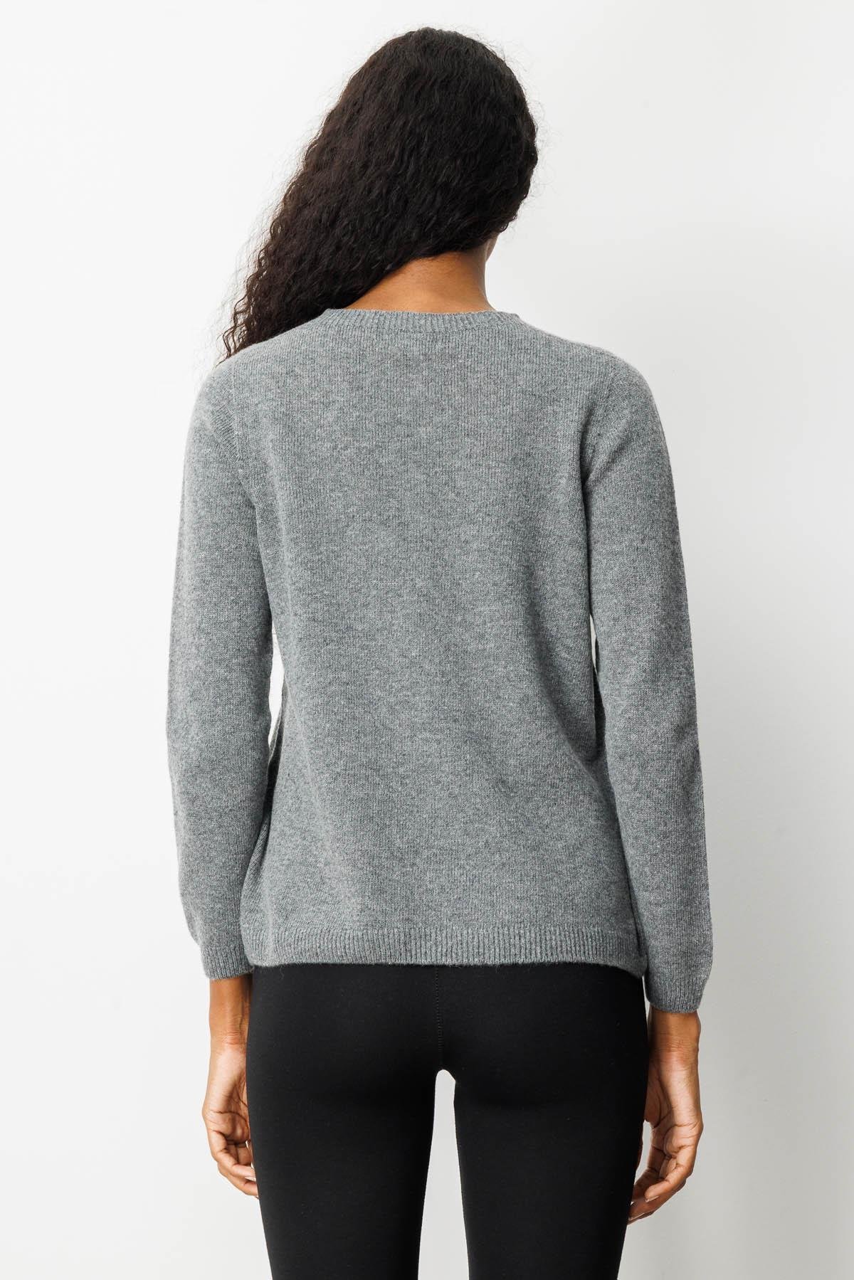 25212Kadın Sıfır Yaka Kartanesi İşlemeli Yün Kazak Füme