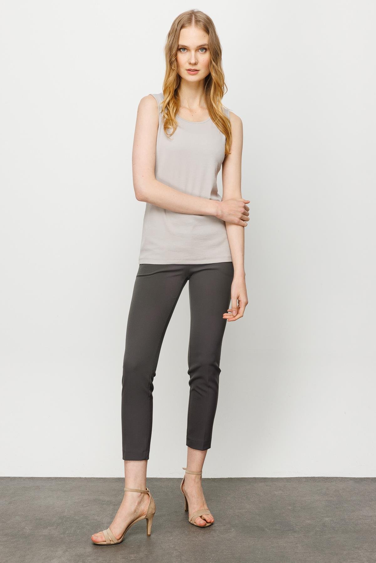 23772Kadın Sıfır Yaka Kaşkorse Pamuklu Askılı T-shirt Taş