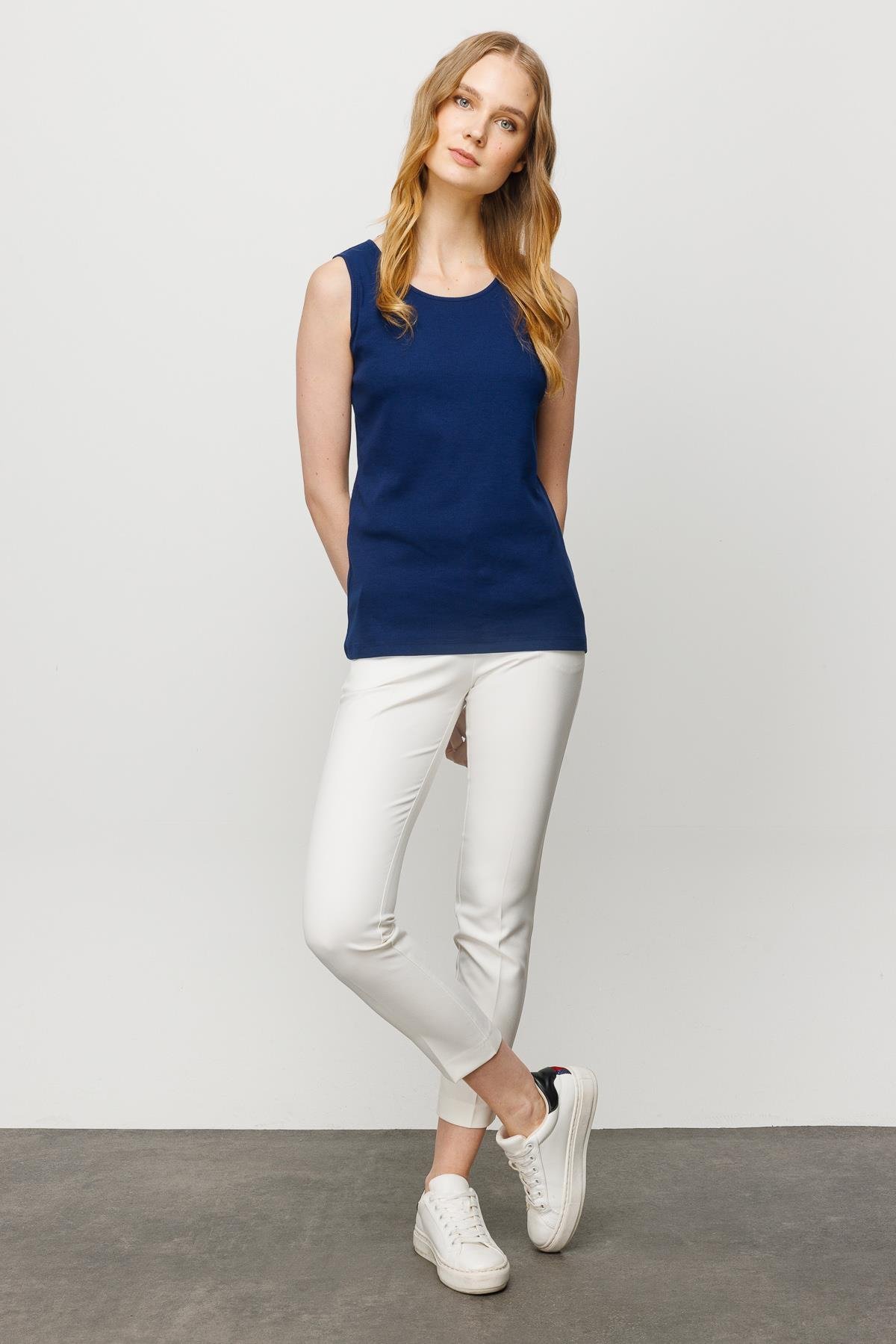 23772Kadın Sıfır Yaka Kaşkorse Pamuklu Askılı T-shirt Lacivert