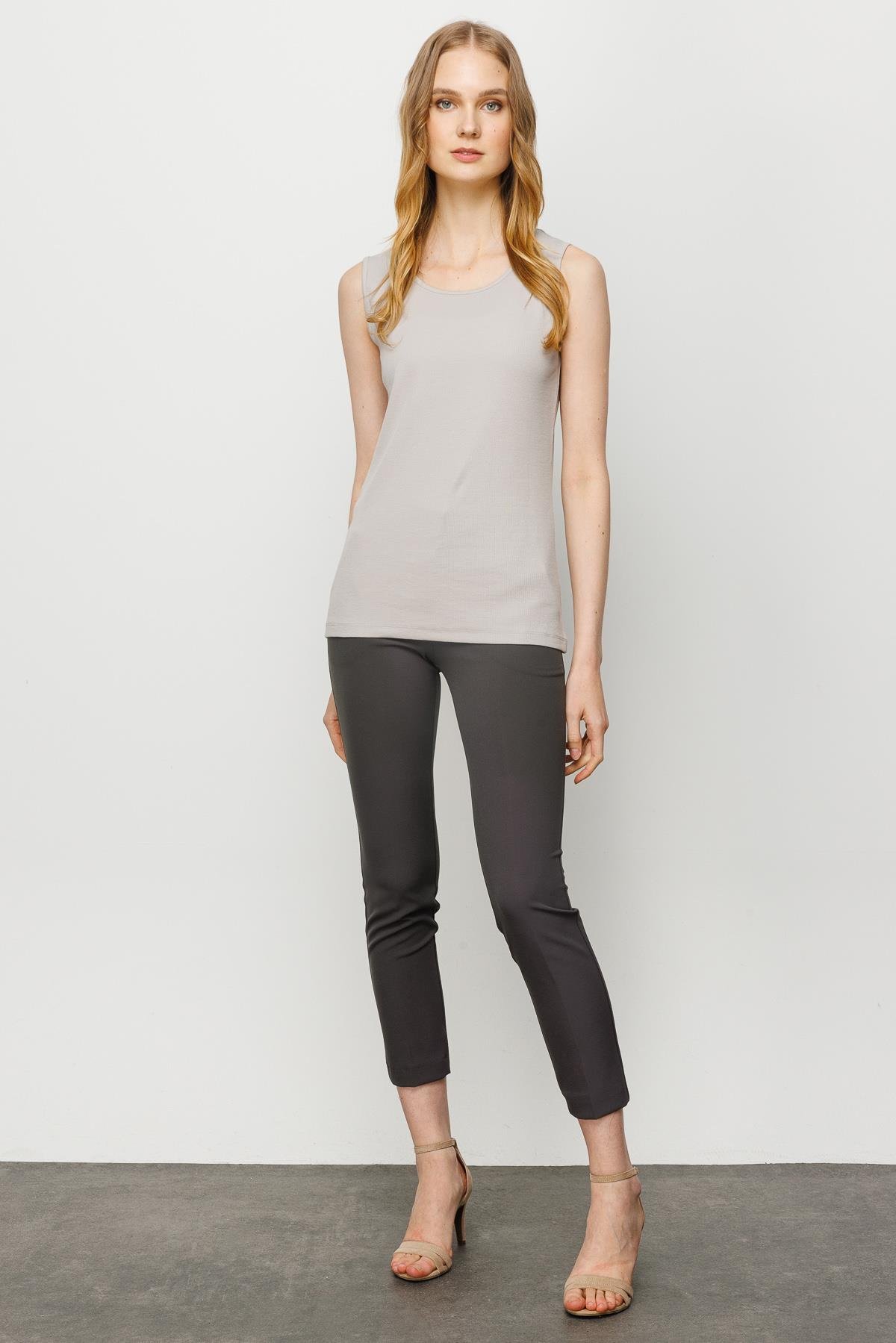 23772Kadın Sıfır Yaka Kaşkorse Pamuklu Askılı T-shirt Taş