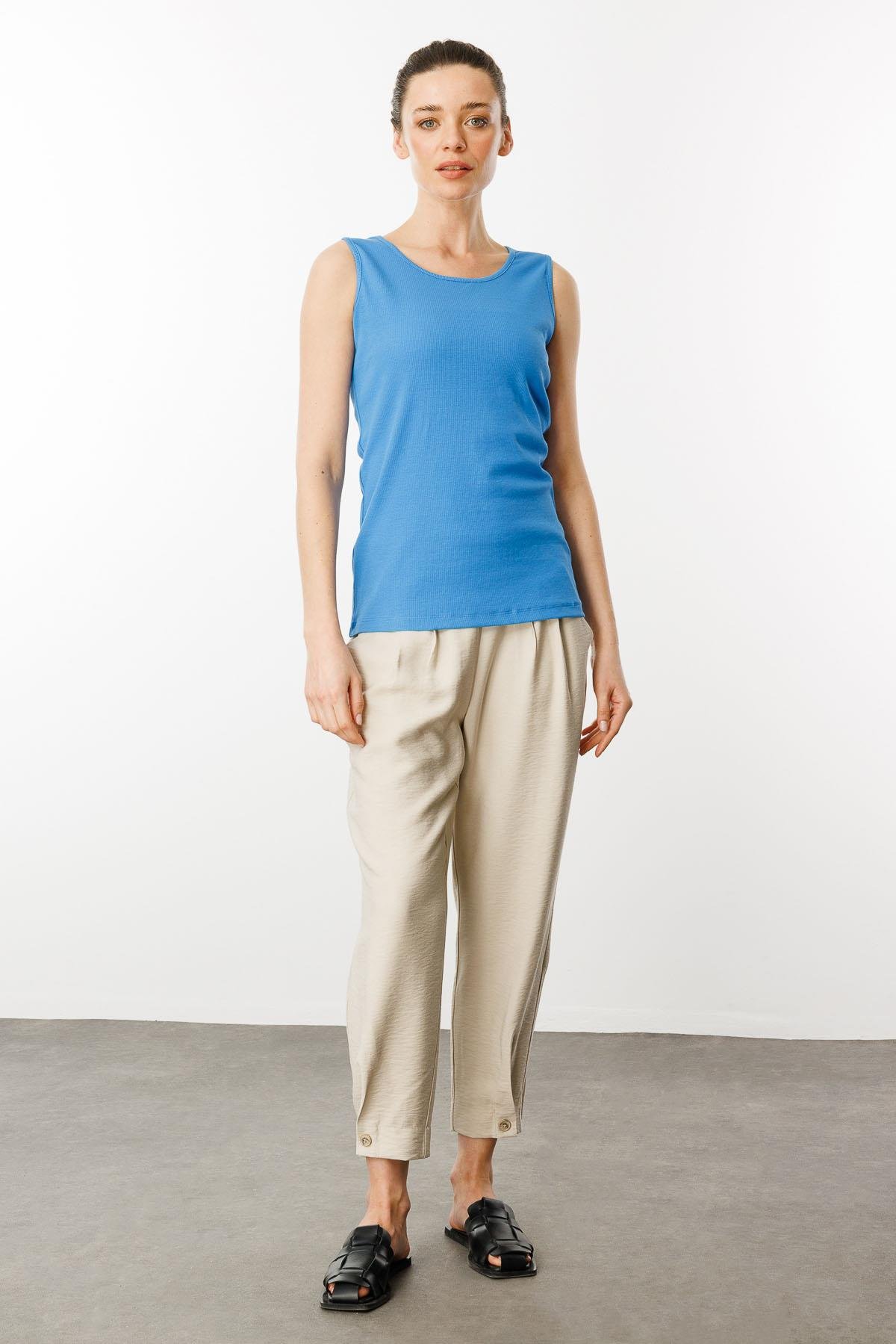 23772Kadın Sıfır Yaka Kaşkorse Pamuklu Askılı T-shirt Mavi