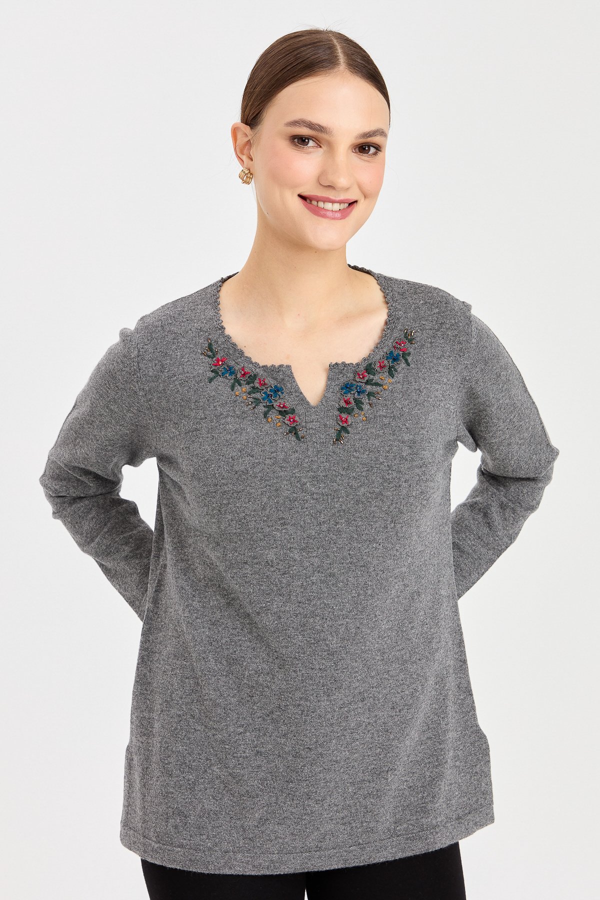 23005Women's Zero Neck Edge Lace Embroidered Wool Sweater Gray
