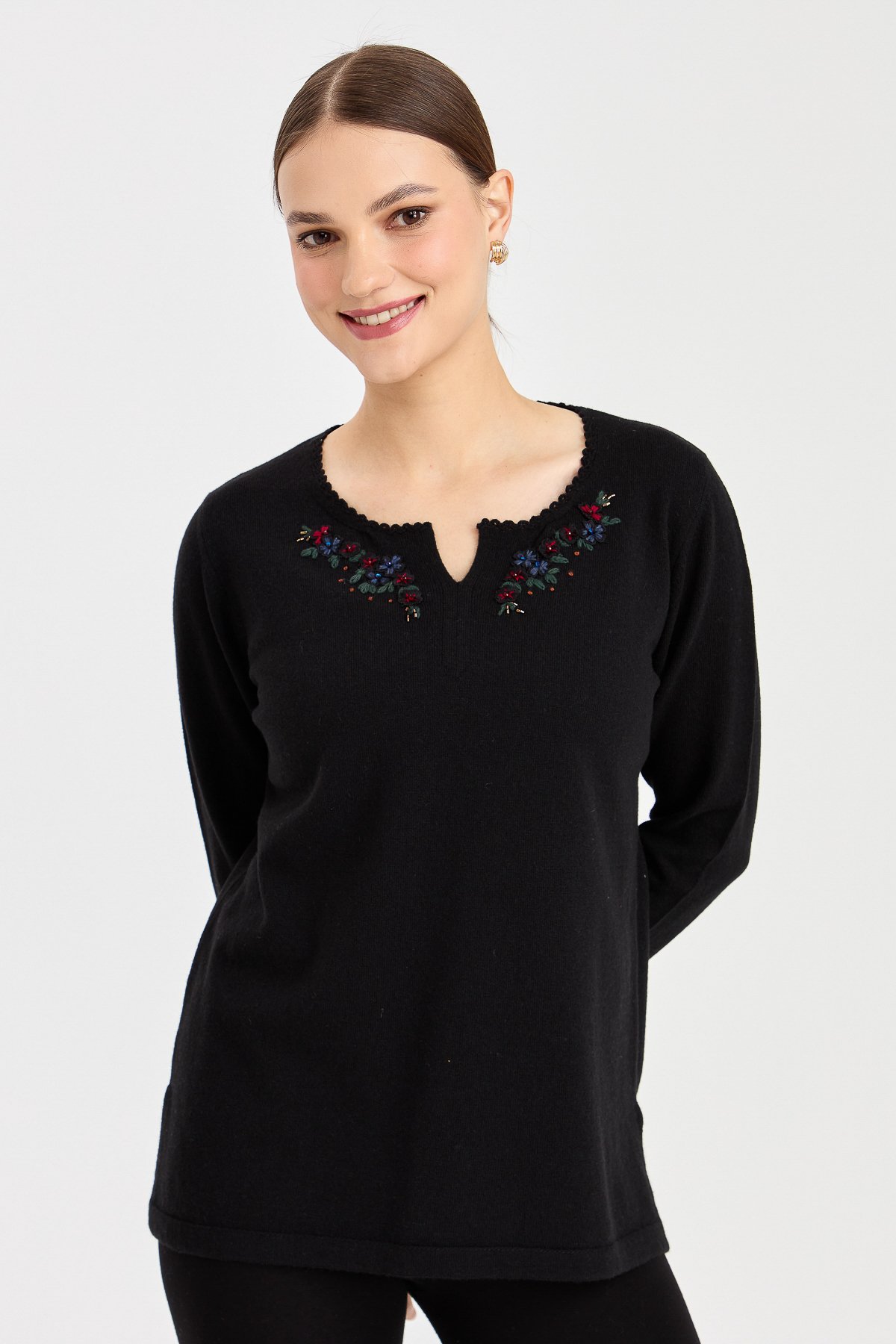 23005Kadın Sıfır Yaka Kenarı Dantel İşlemeli Yün Kazak Siyah